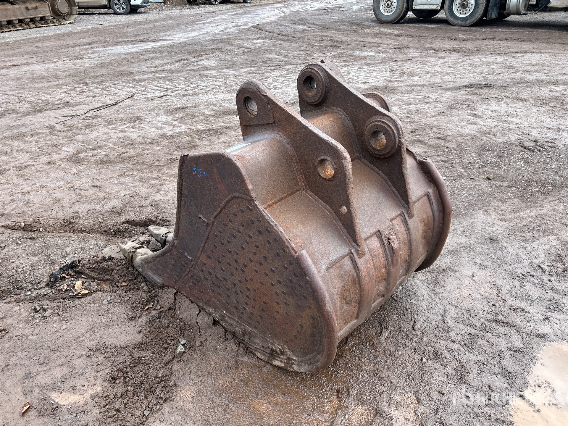 General Appearance with Picture, Left Rear Corner