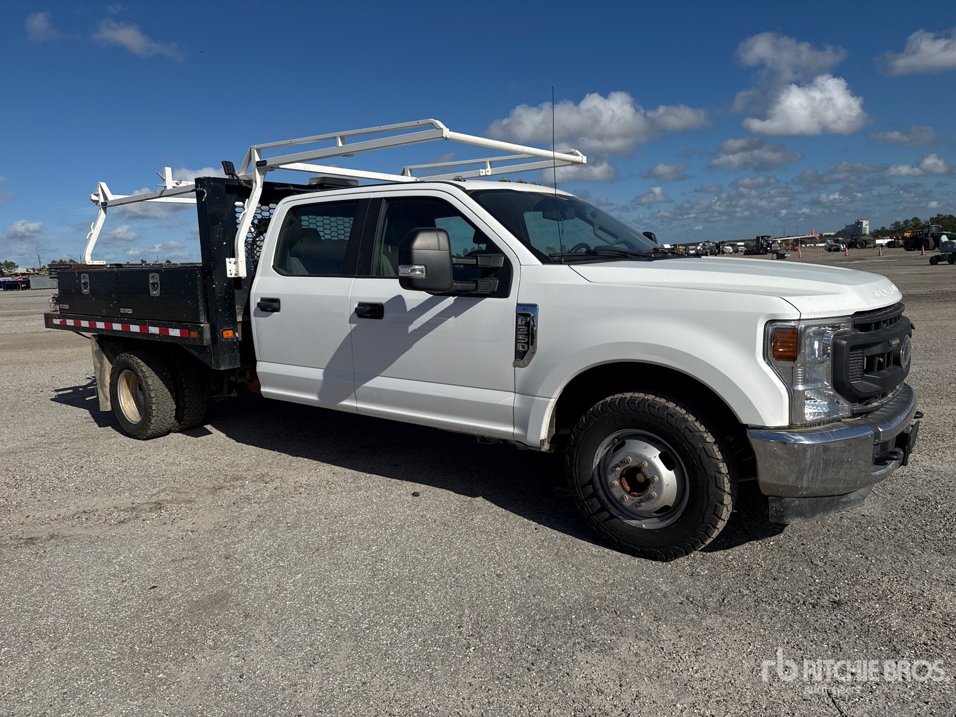 General Appearance with Bild, Ecke vorne rechts