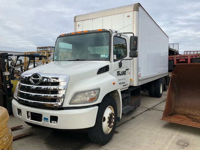 2013 Hino 338 4x2 Van Truck