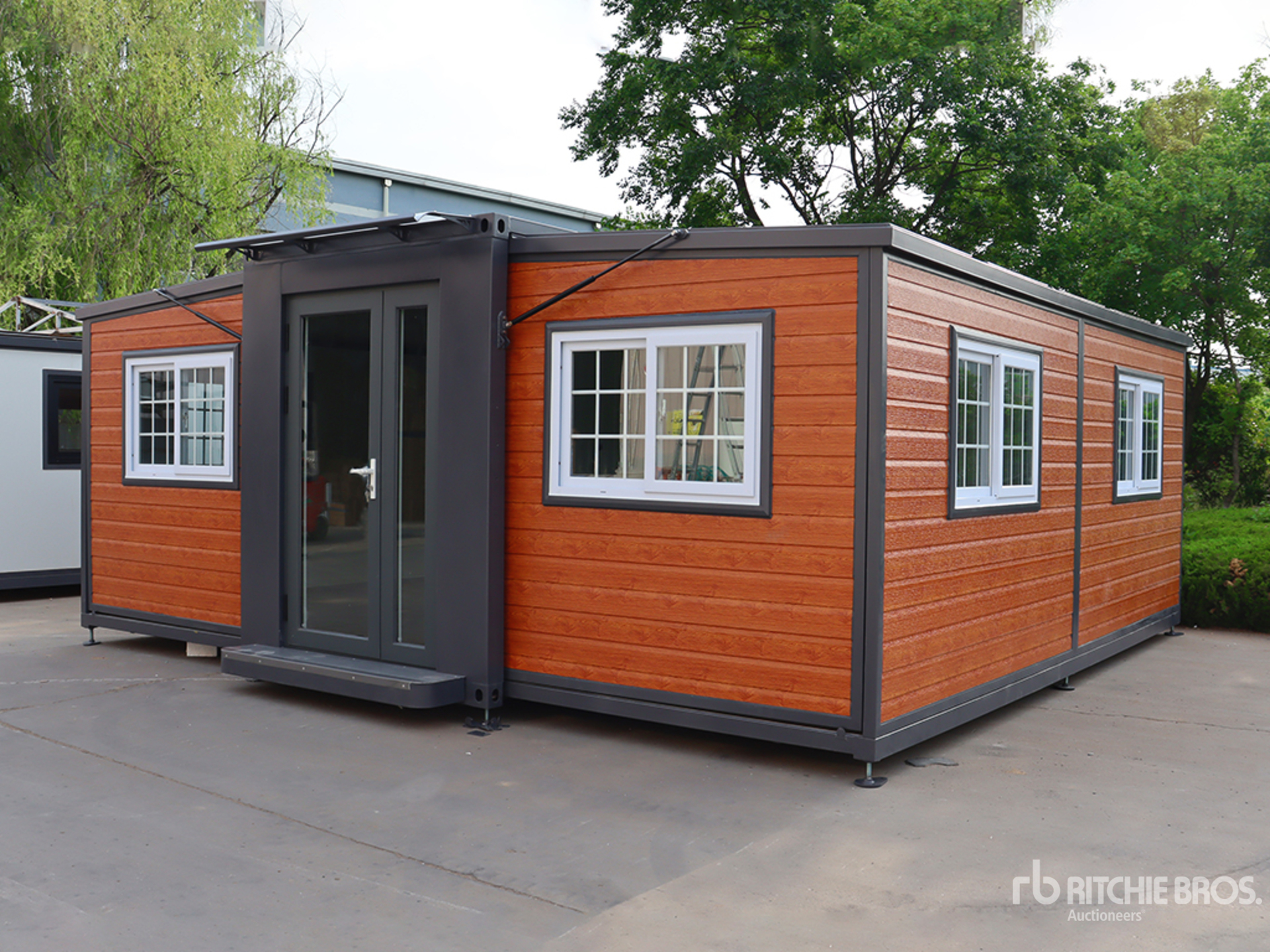 General Appearance with Featured Photo