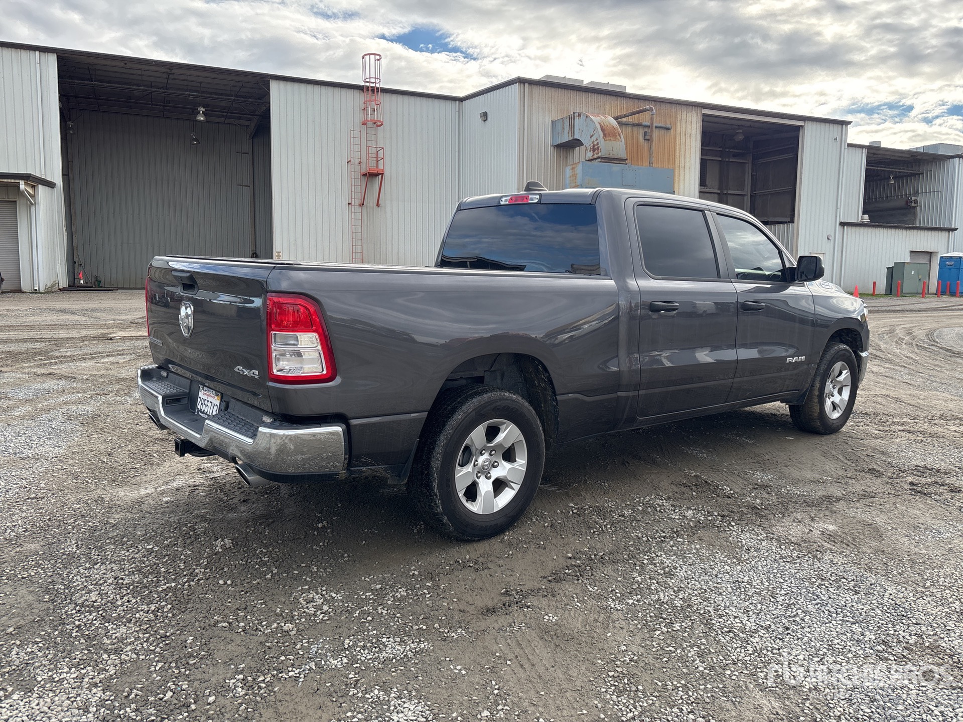 General Appearance with Bild, Ecke hinten rechts