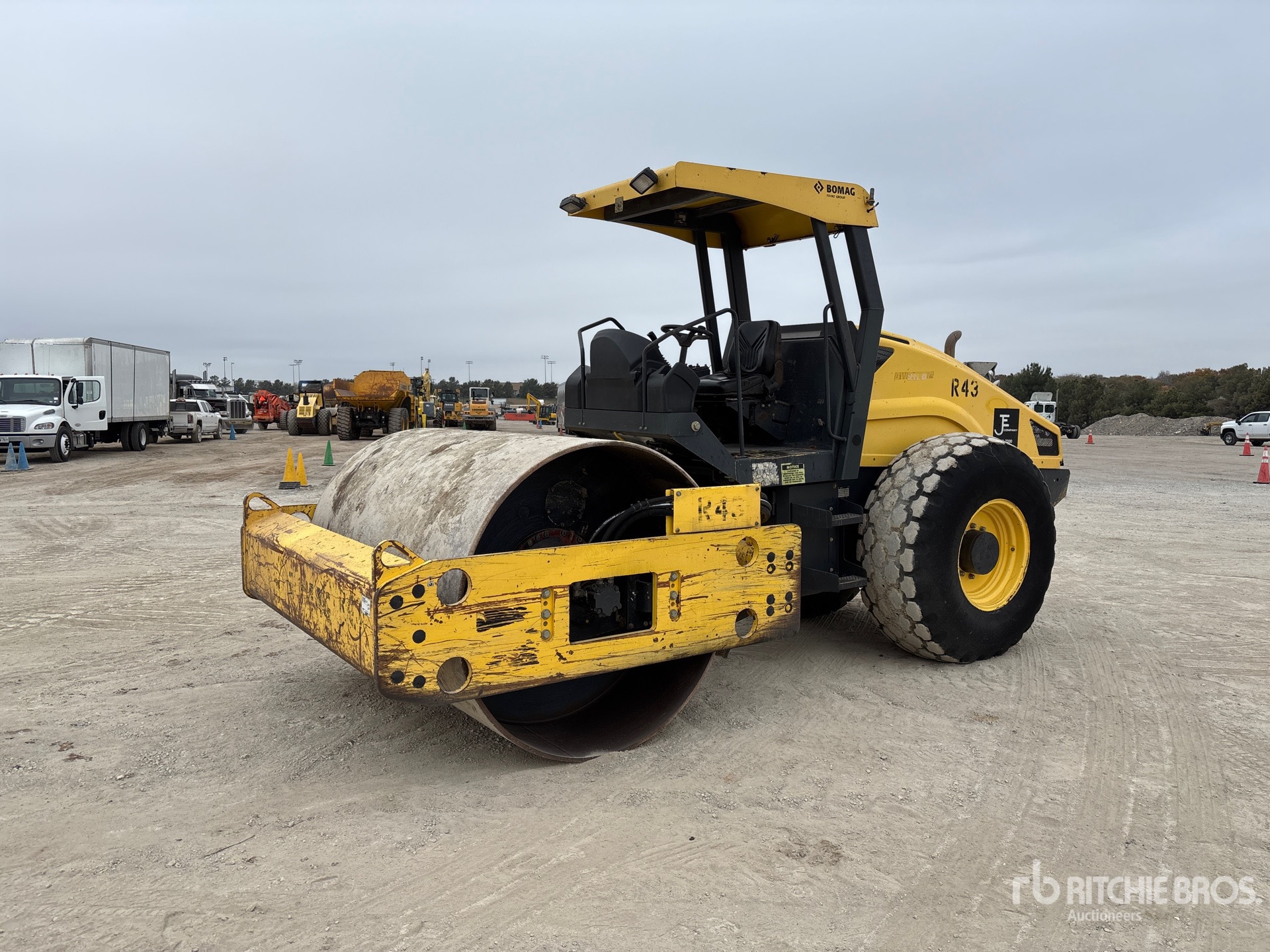 General Appearance with Image, coin avant gauche