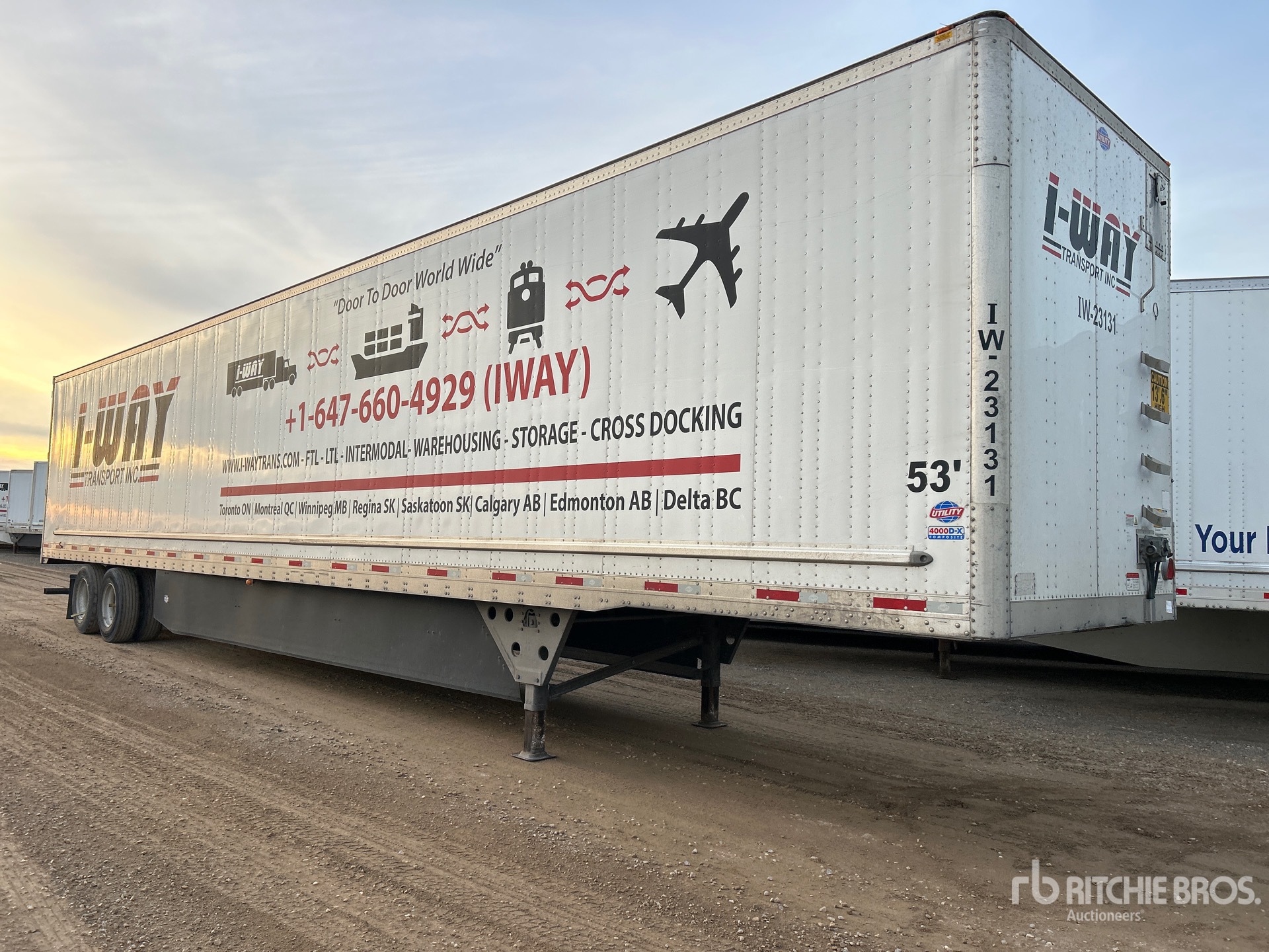 Aspect général with Image, coin avant droit