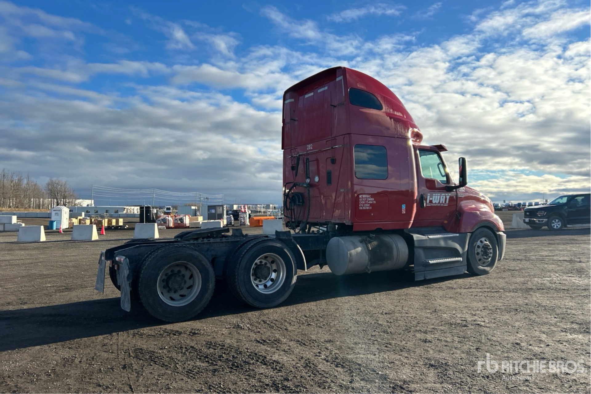 Aspect général with Image, coin arrière droit