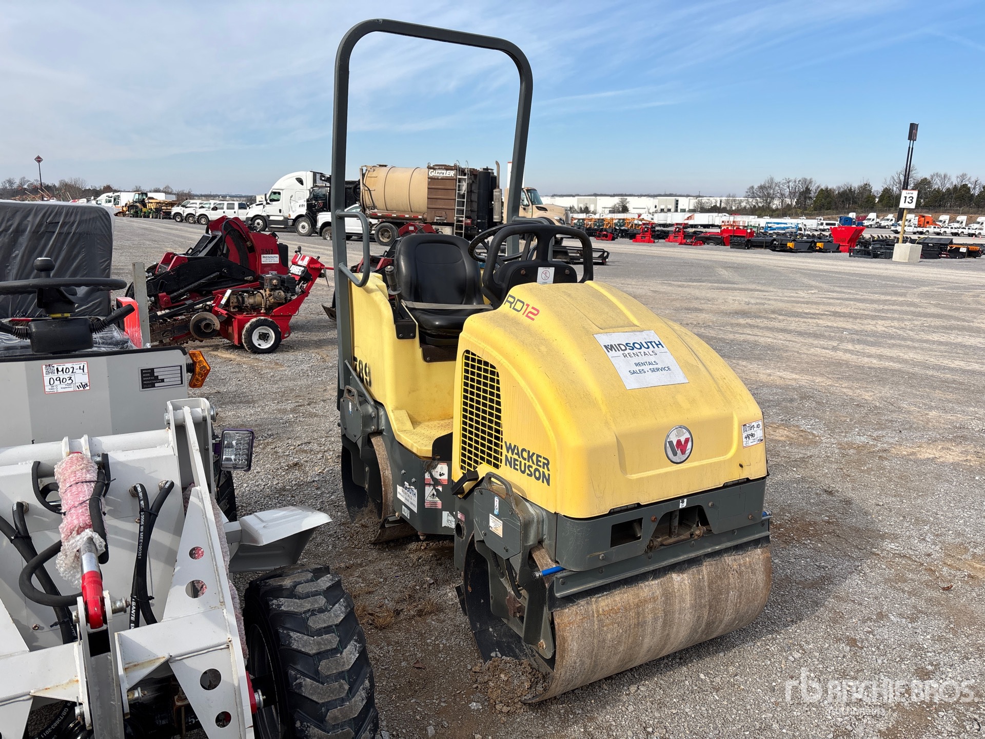 General Appearance with Bild, Ecke vorne rechts