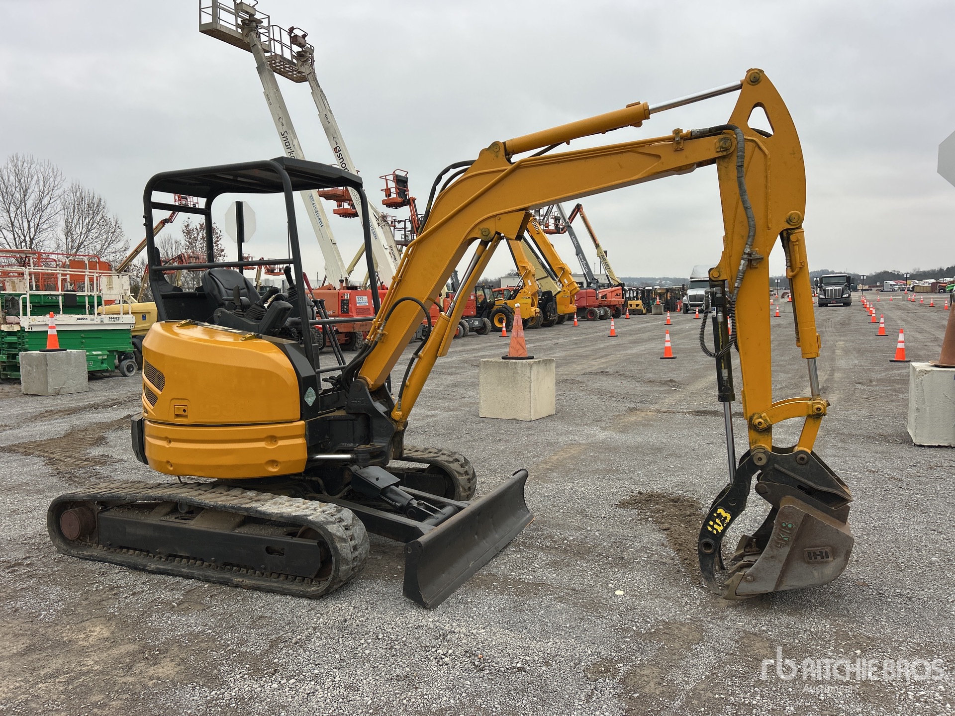 General Appearance with Picture, Right Front Corner