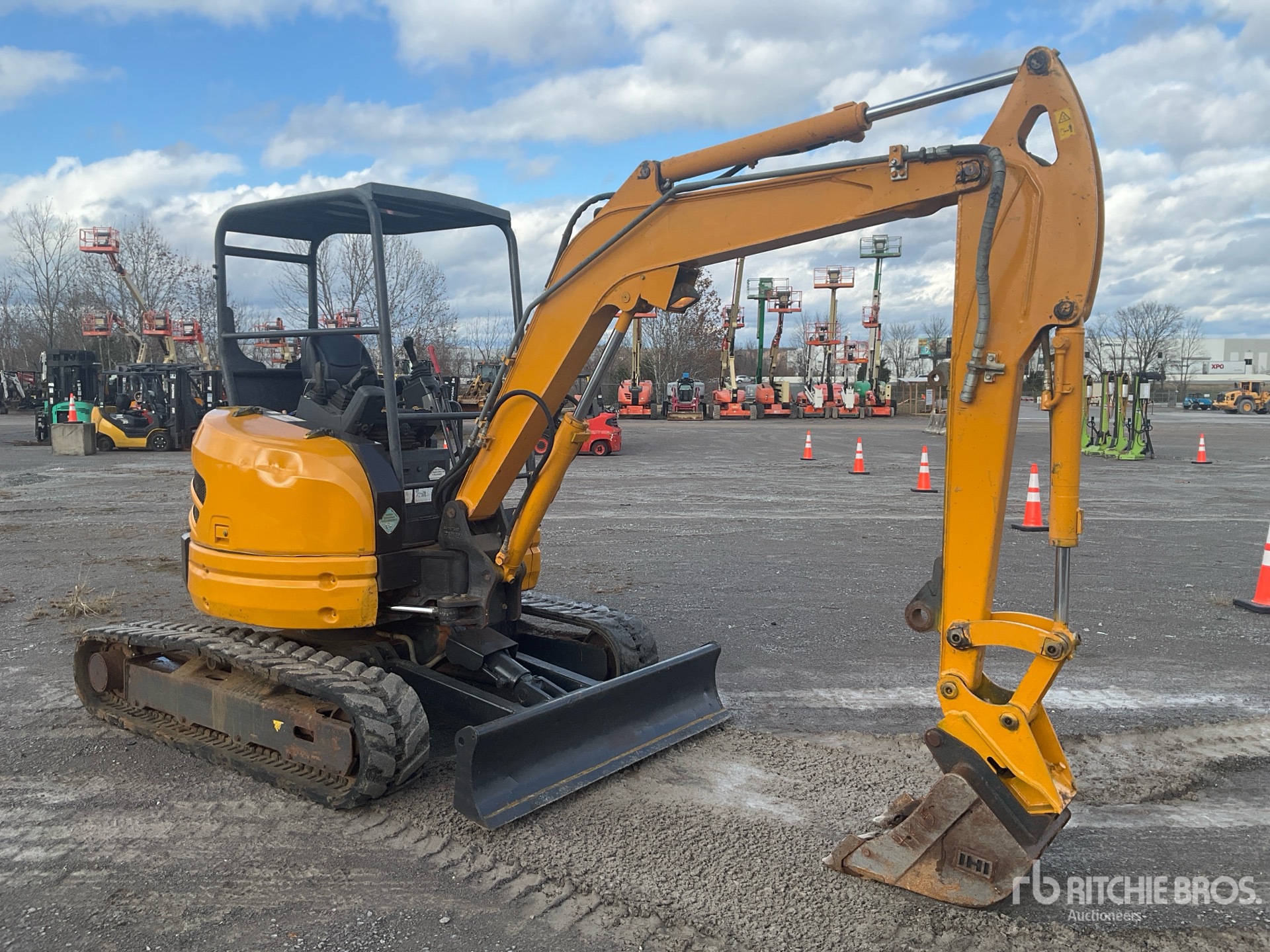 General Appearance with Picture, Right Front Corner