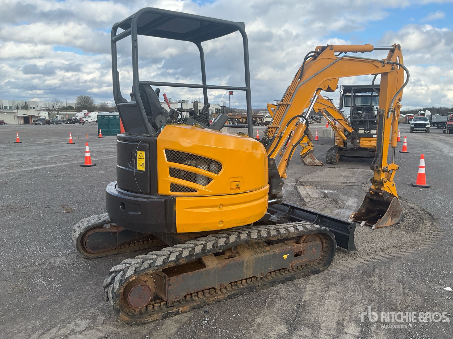 General Appearance with Picture, Right Rear Corner