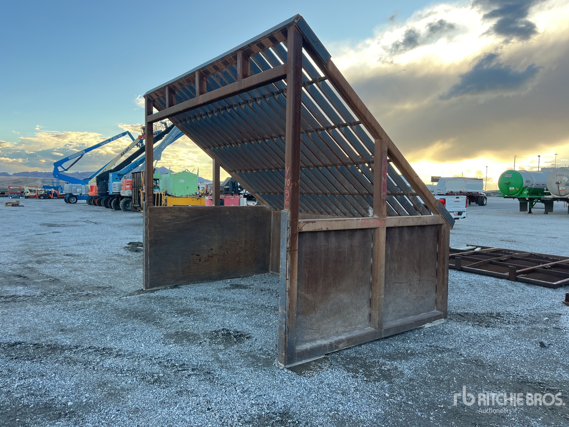 General Appearance with Bild, Ecke vorne links