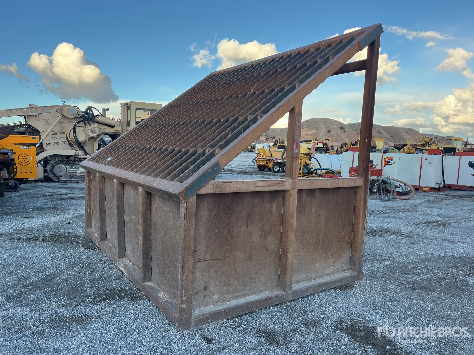 General Appearance with Bild, Ecke hinten rechts