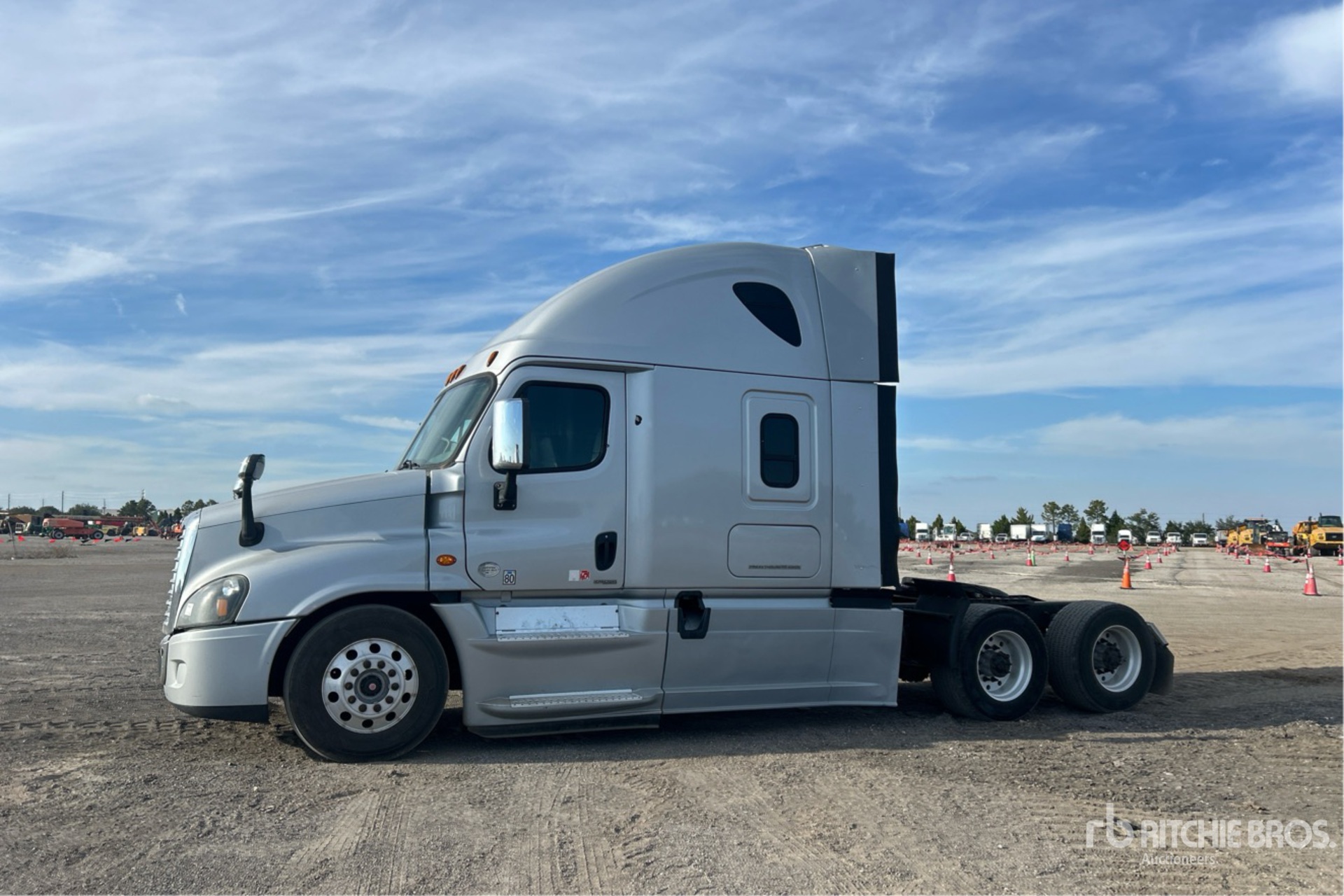 General Appearance with Foto, angolo anteriore sinistro