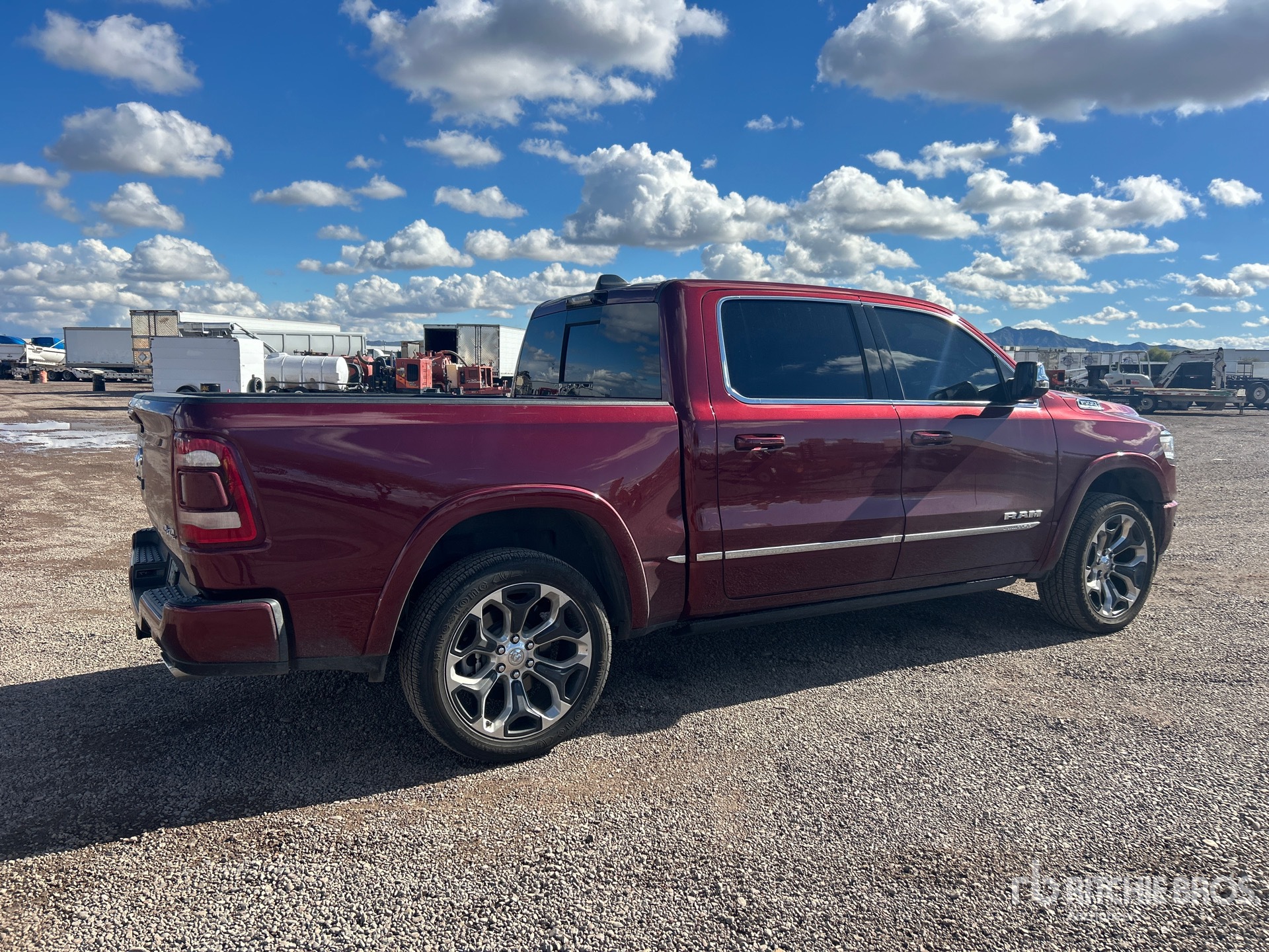 General Appearance with Bild, Ecke hinten rechts