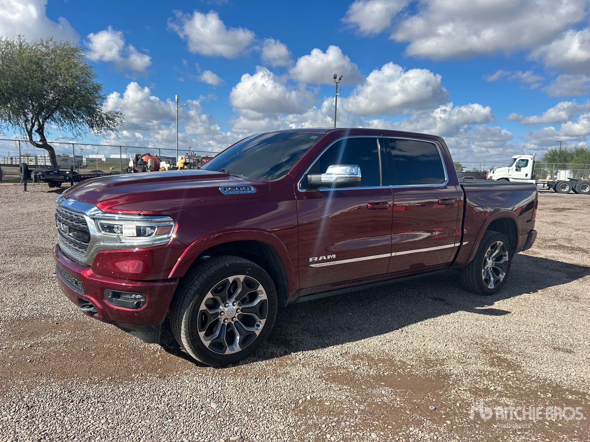 General Appearance with Bild, Ecke vorne links