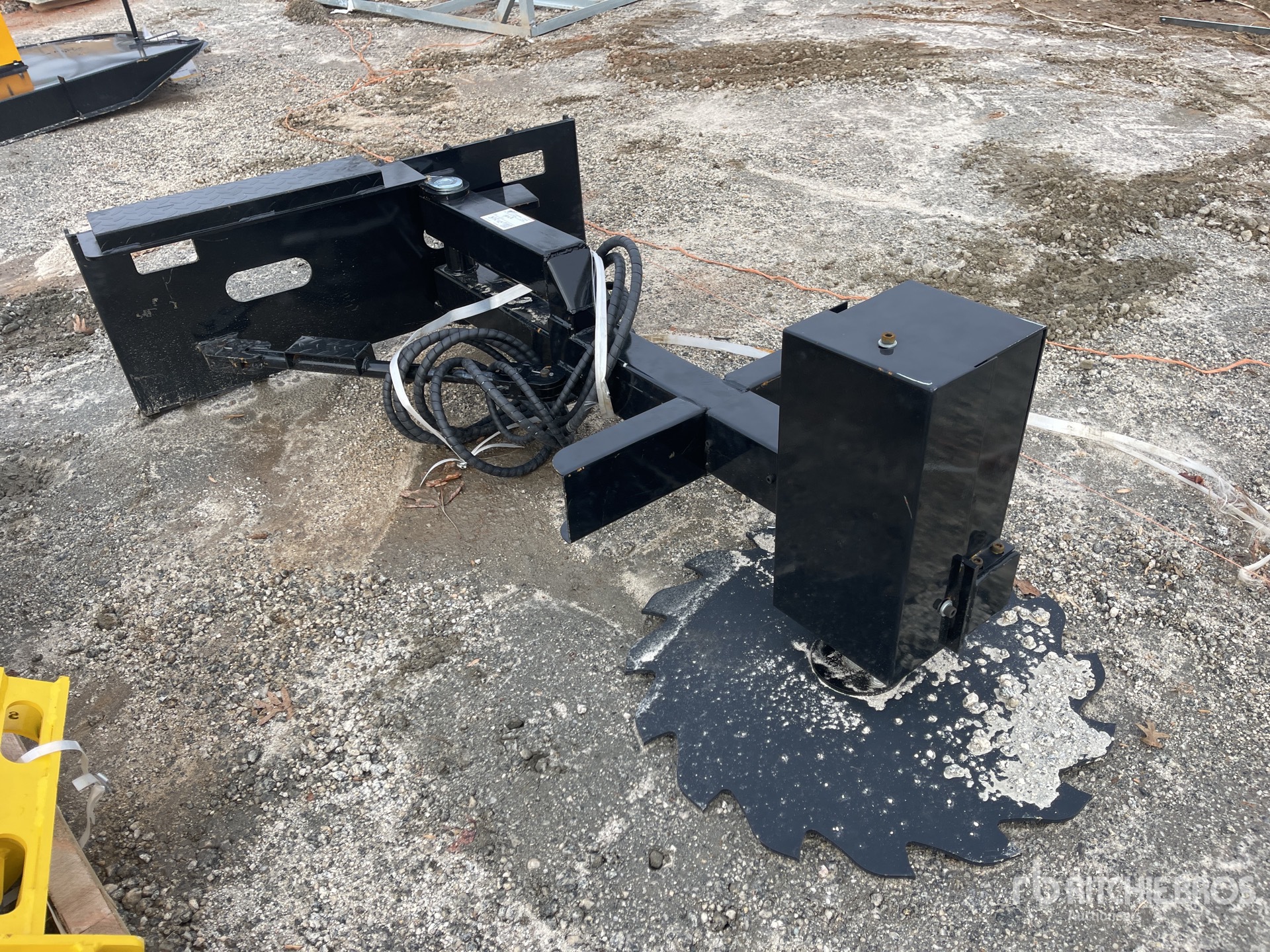 General Appearance with Bild, Ecke vorne rechts