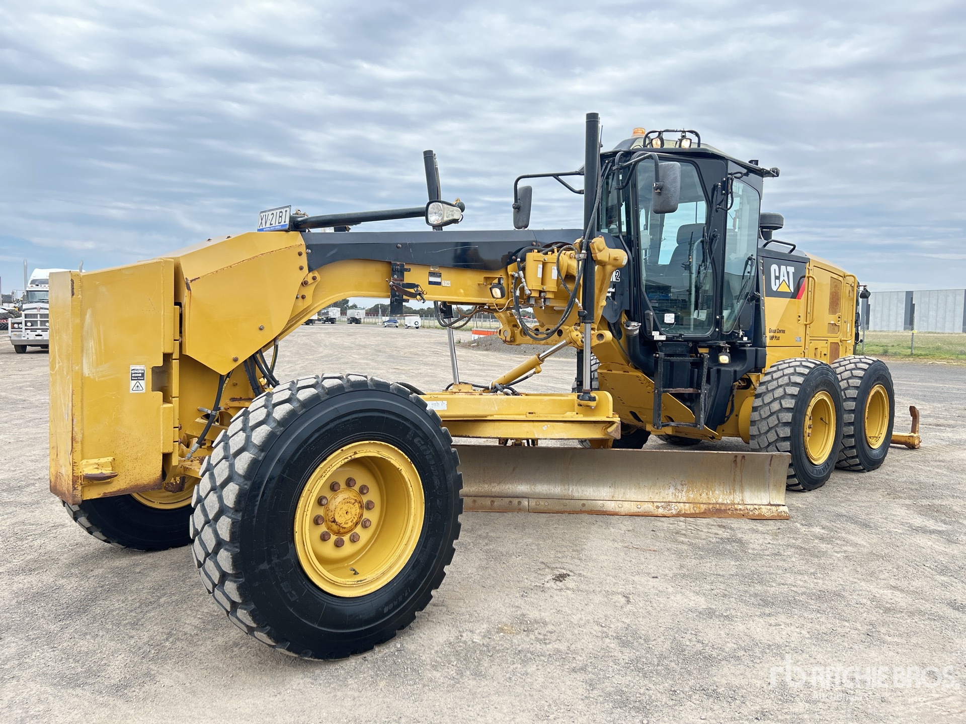 General Appearance with Picture, Left Front Corner