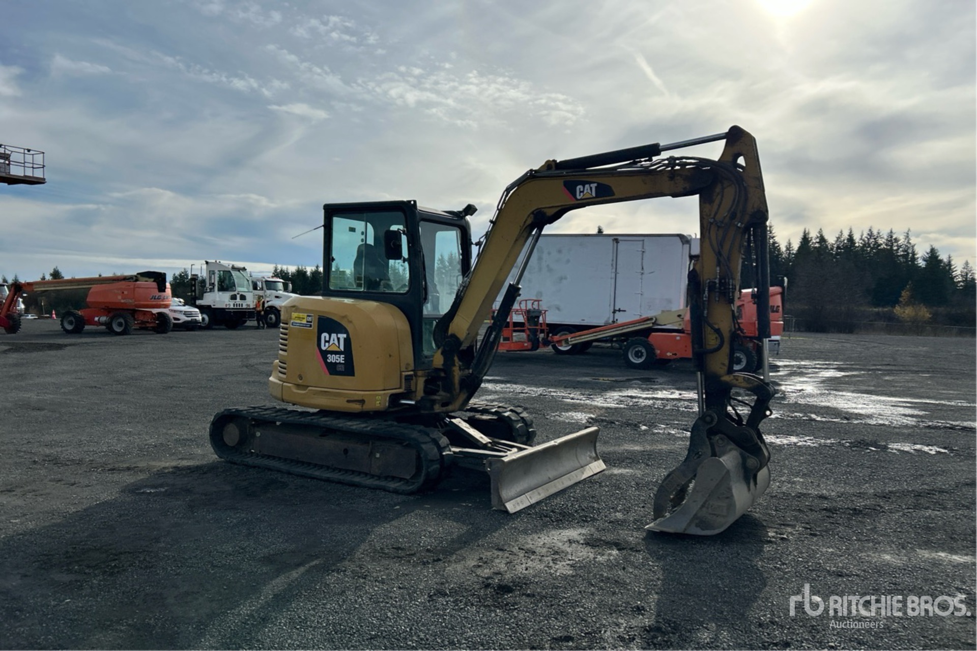 General Appearance with Picture, Right Front Corner