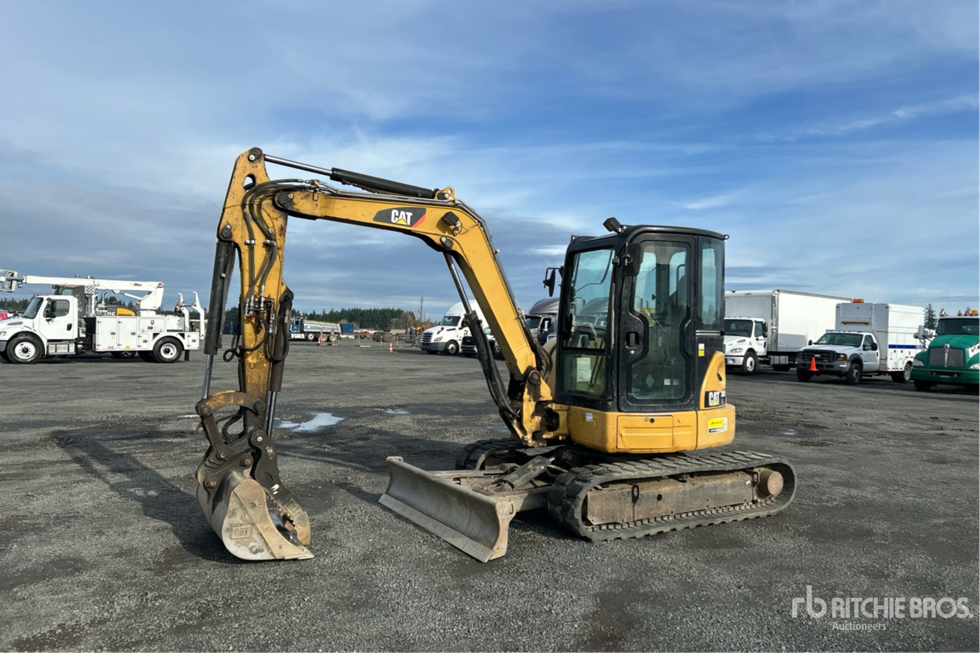 General Appearance with Picture, Left Front Corner