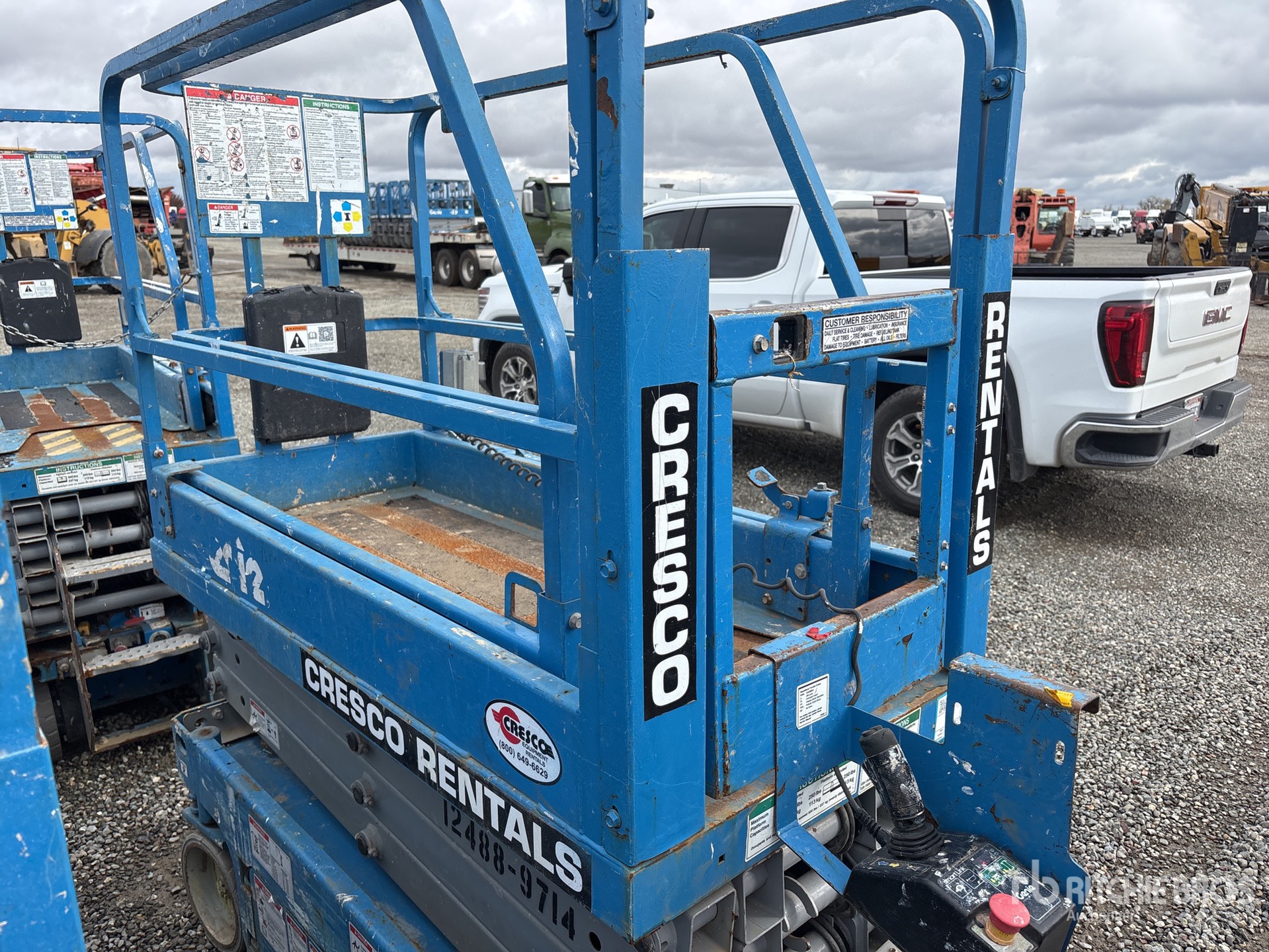 General Appearance with Picture, Right Front Corner