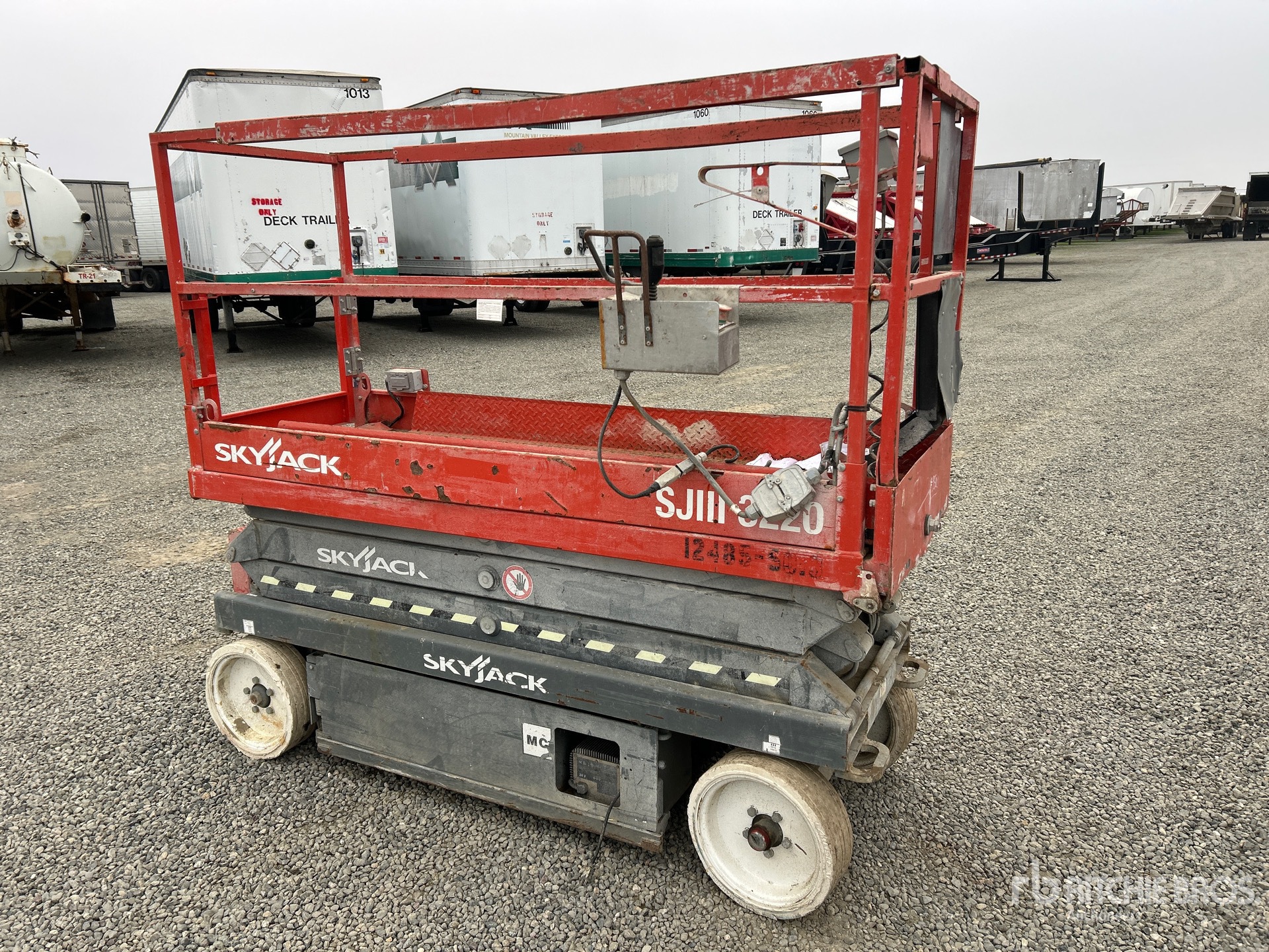 General Appearance with Picture, Right Front Corner