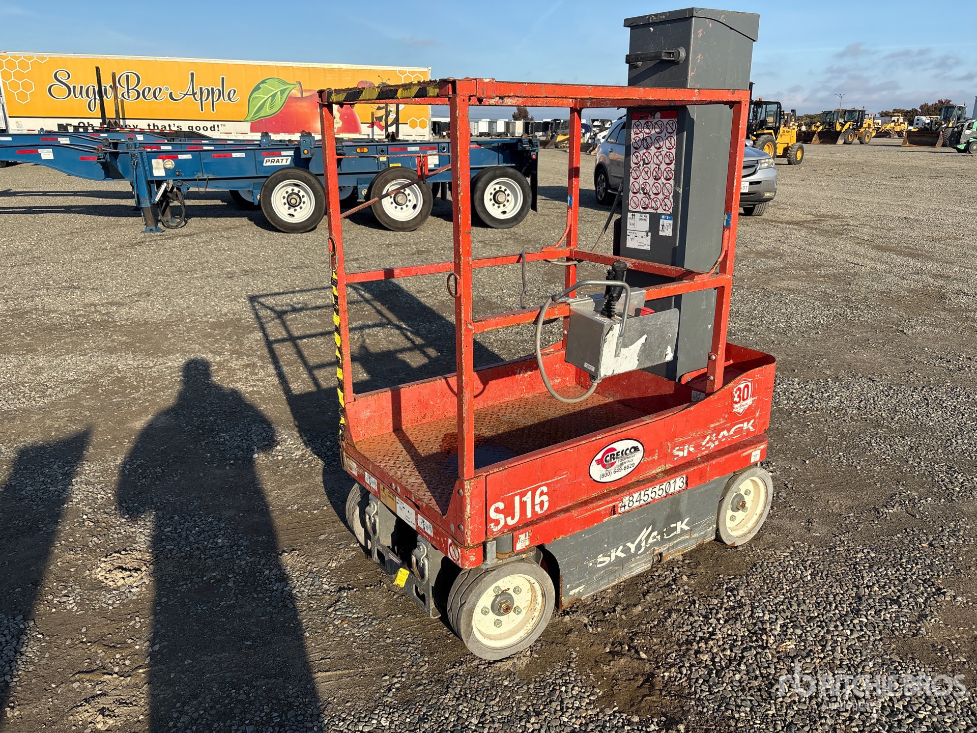 General Appearance with Picture, Left Front Corner