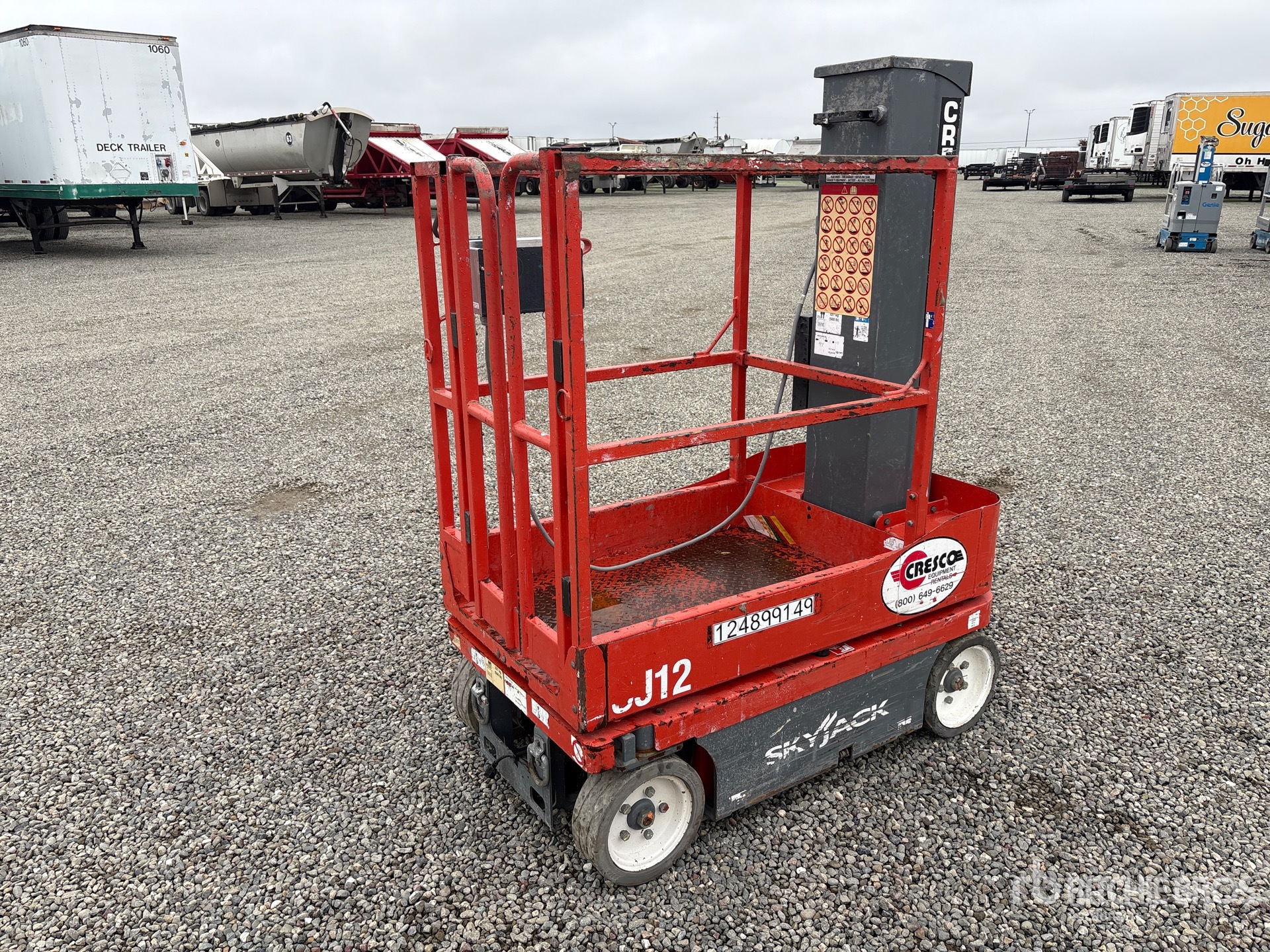 General Appearance with Picture, Left Front Corner