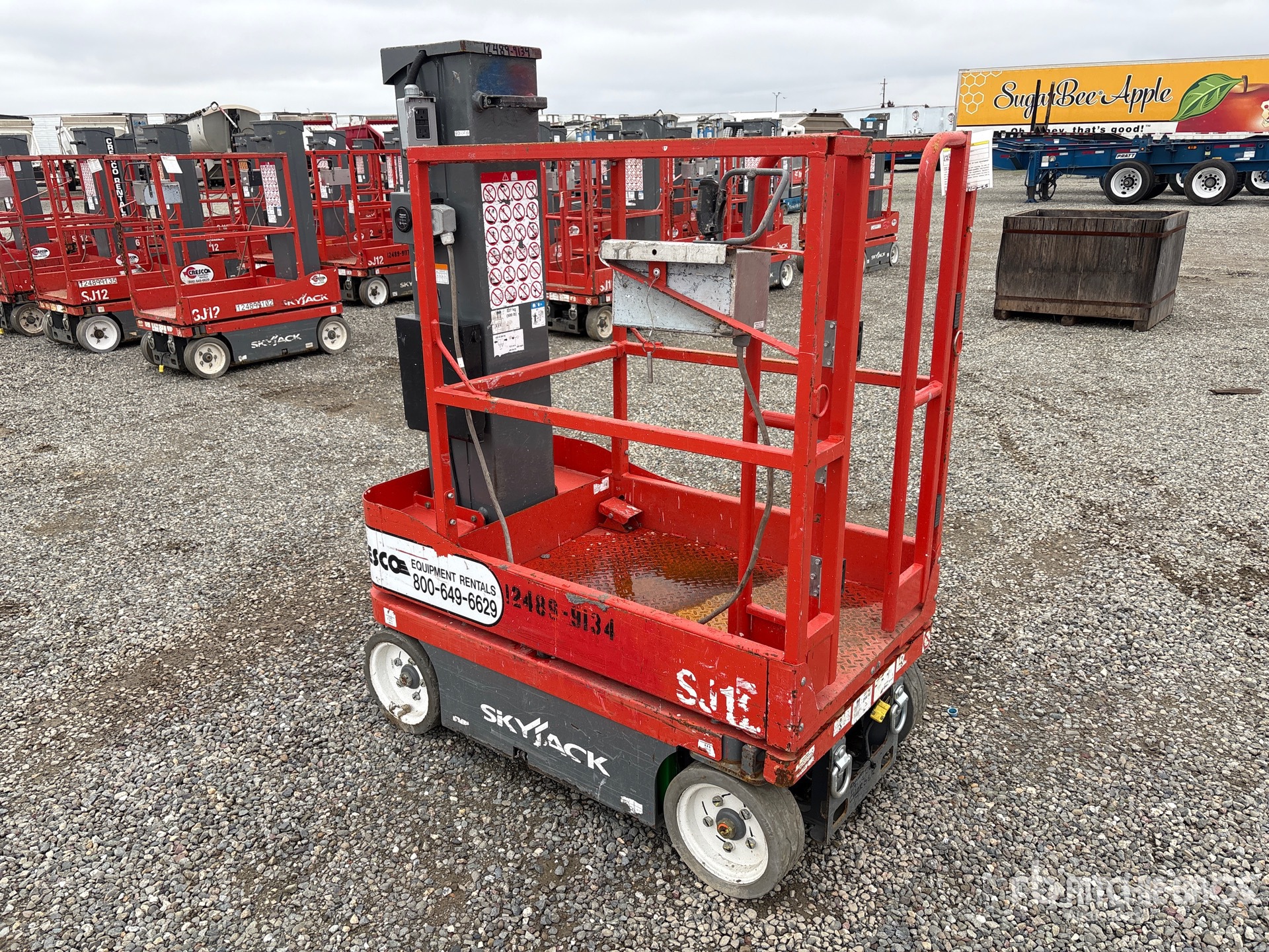 General Appearance with Picture, Right Front Corner