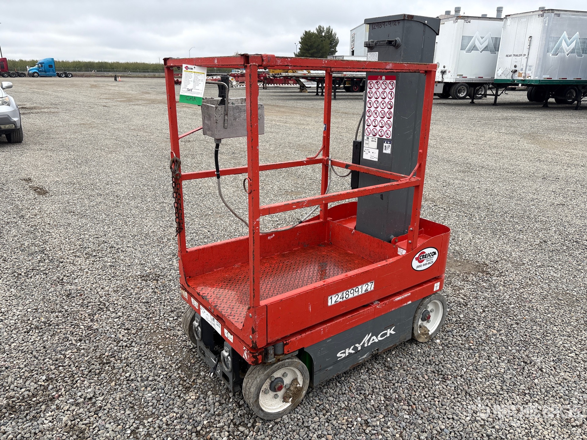 General Appearance with Picture, Left Front Corner