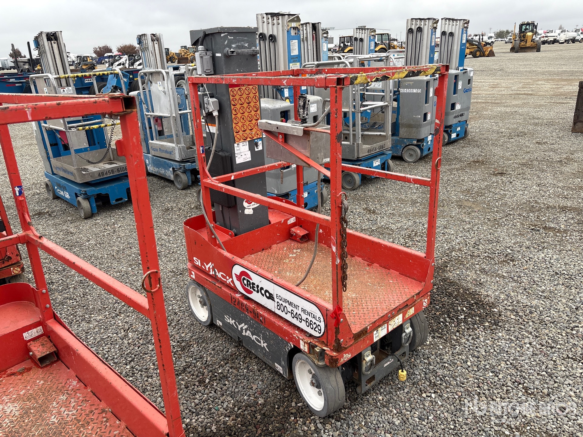 General Appearance with Picture, Right Front Corner