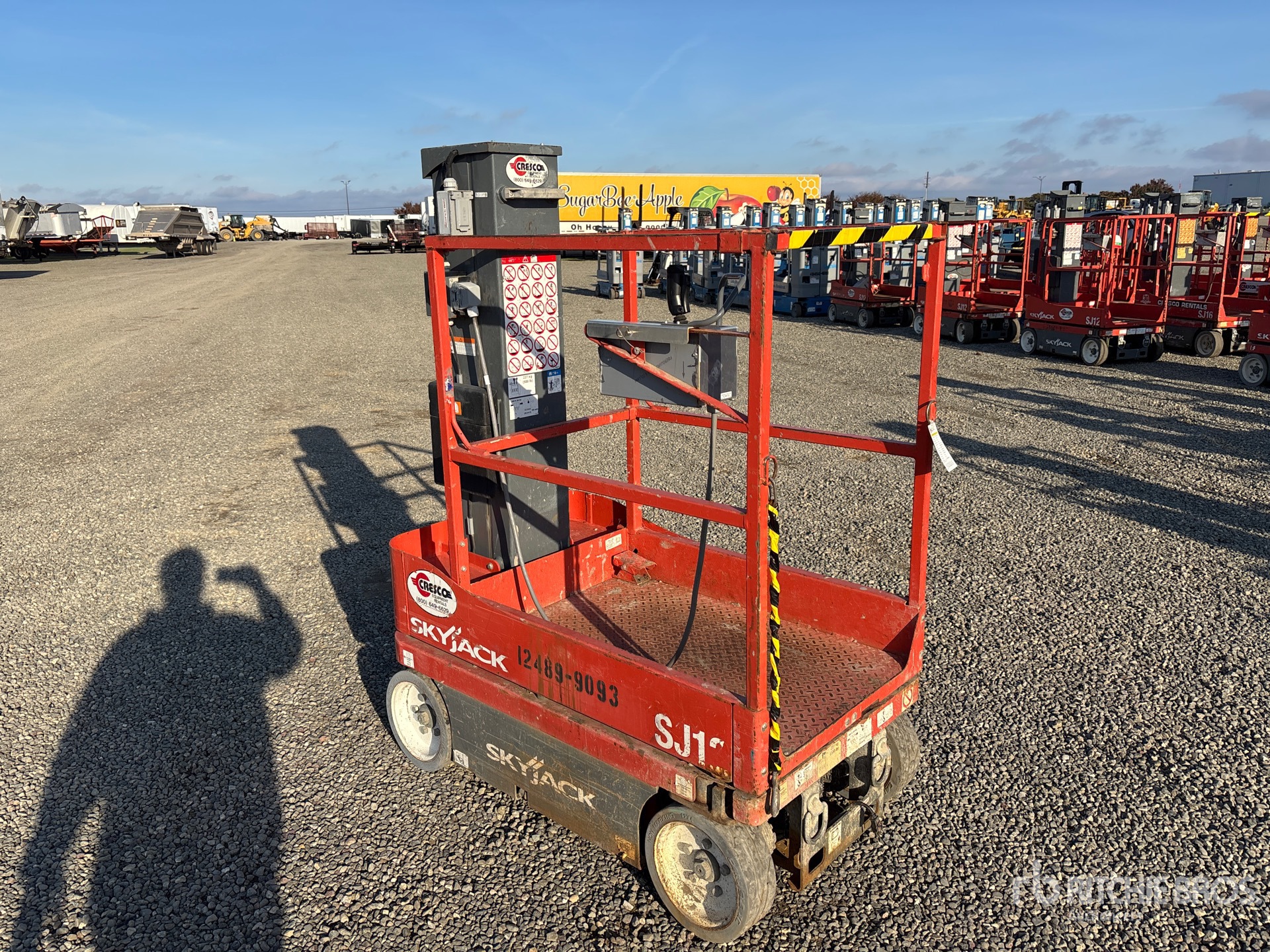 General Appearance with Picture, Right Front Corner