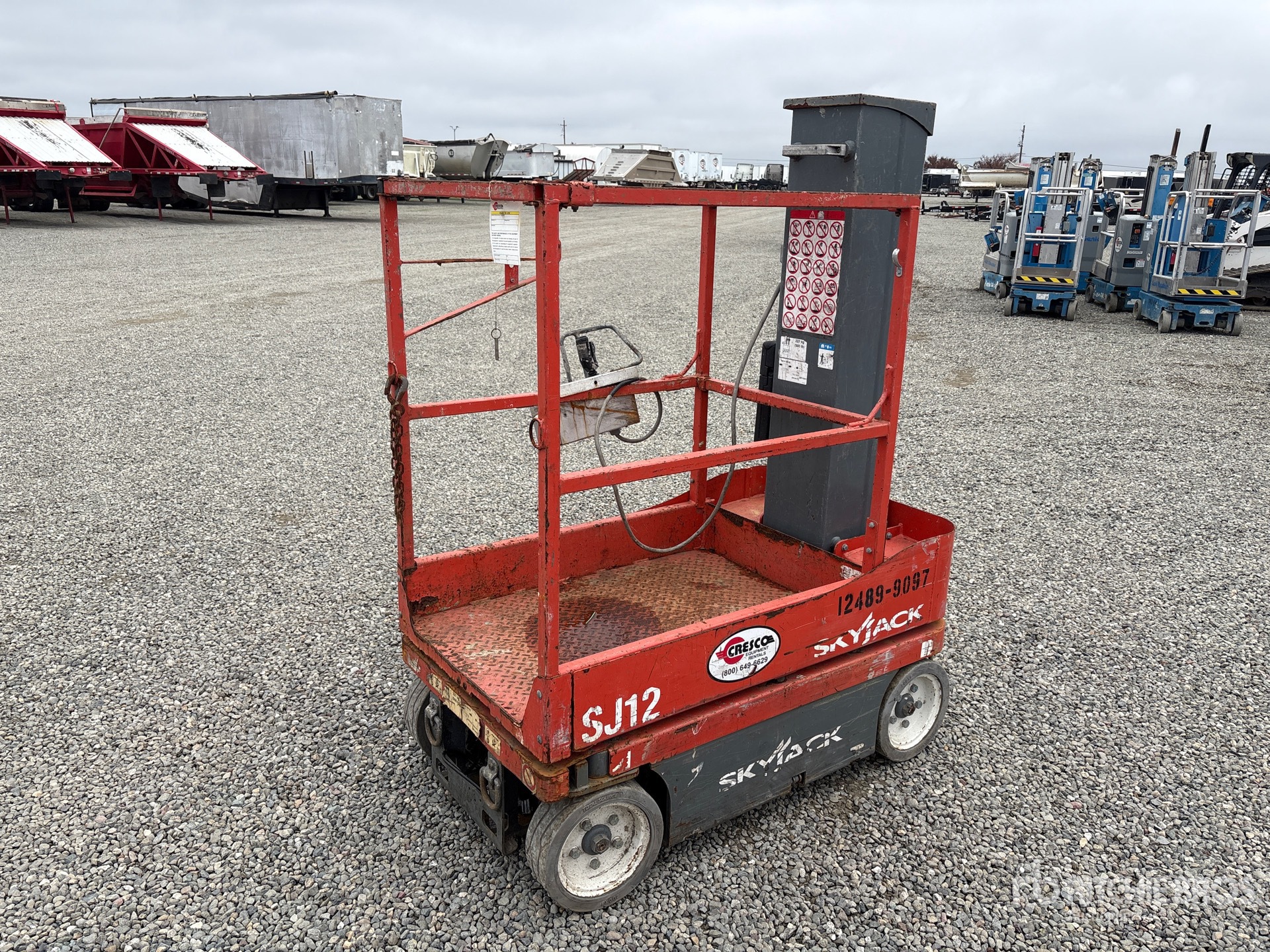 General Appearance with Picture, Left Front Corner