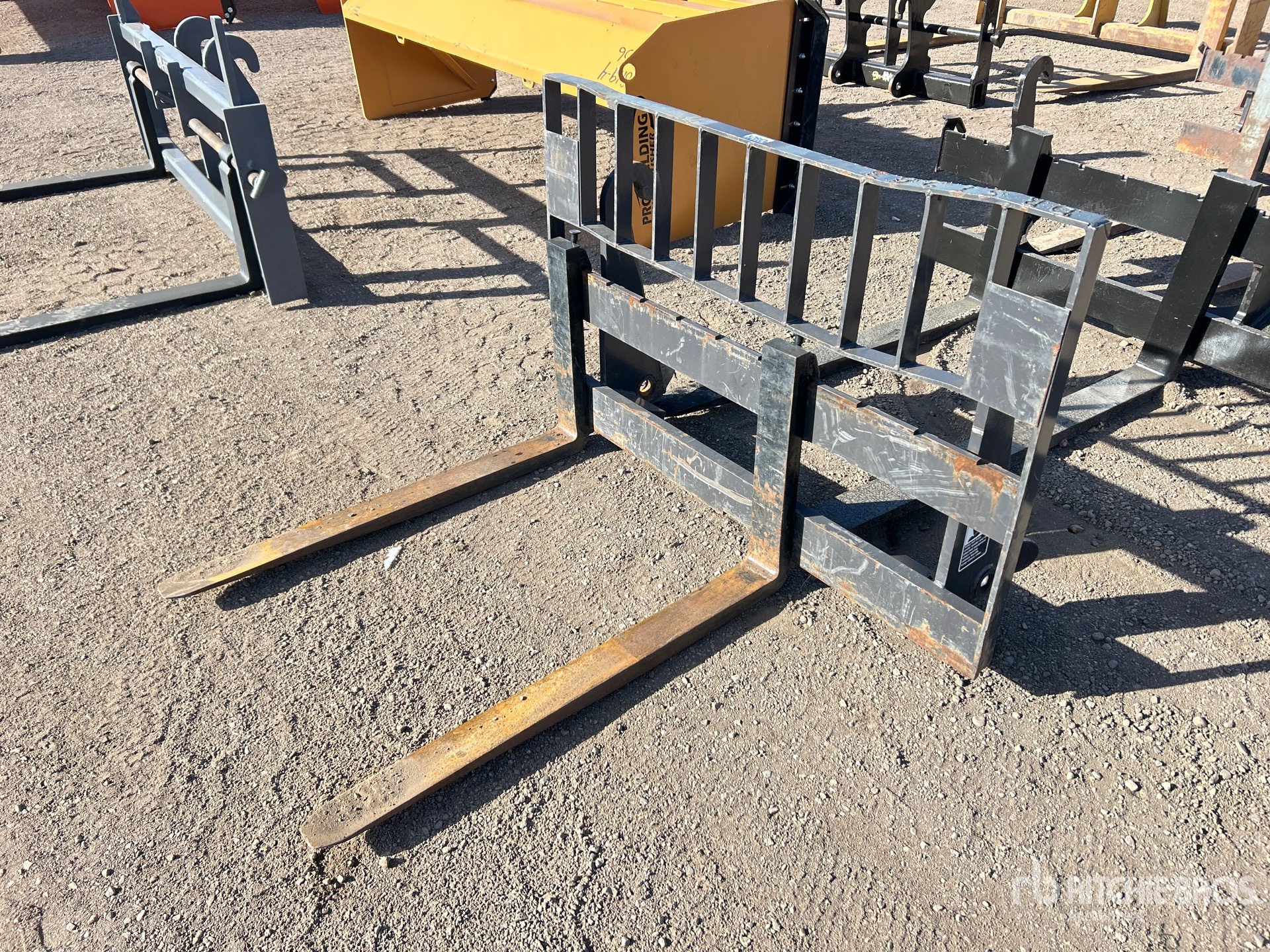 General Appearance with Bild, Ecke vorne links