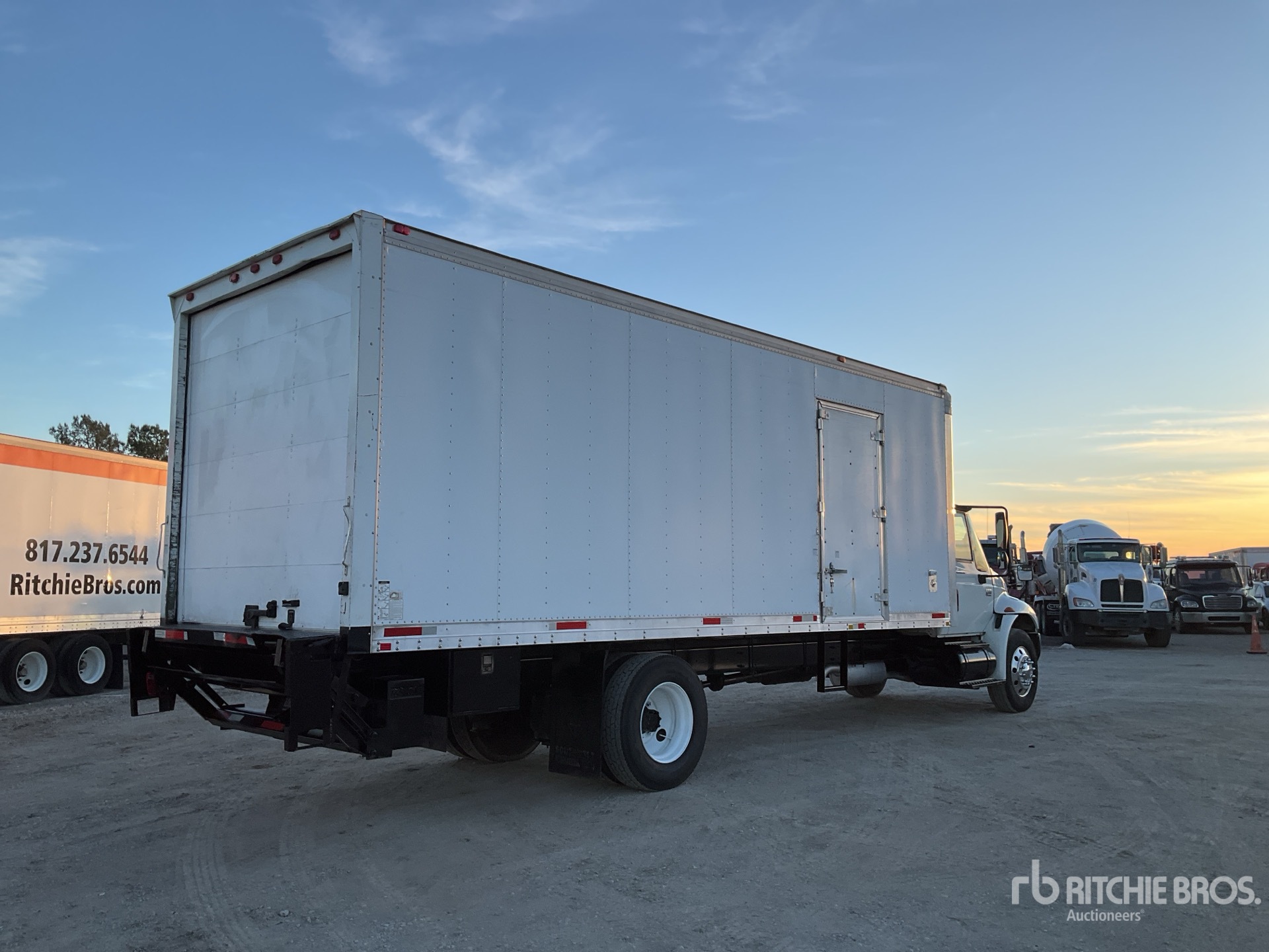 General Appearance with Bild, Ecke hinten rechts