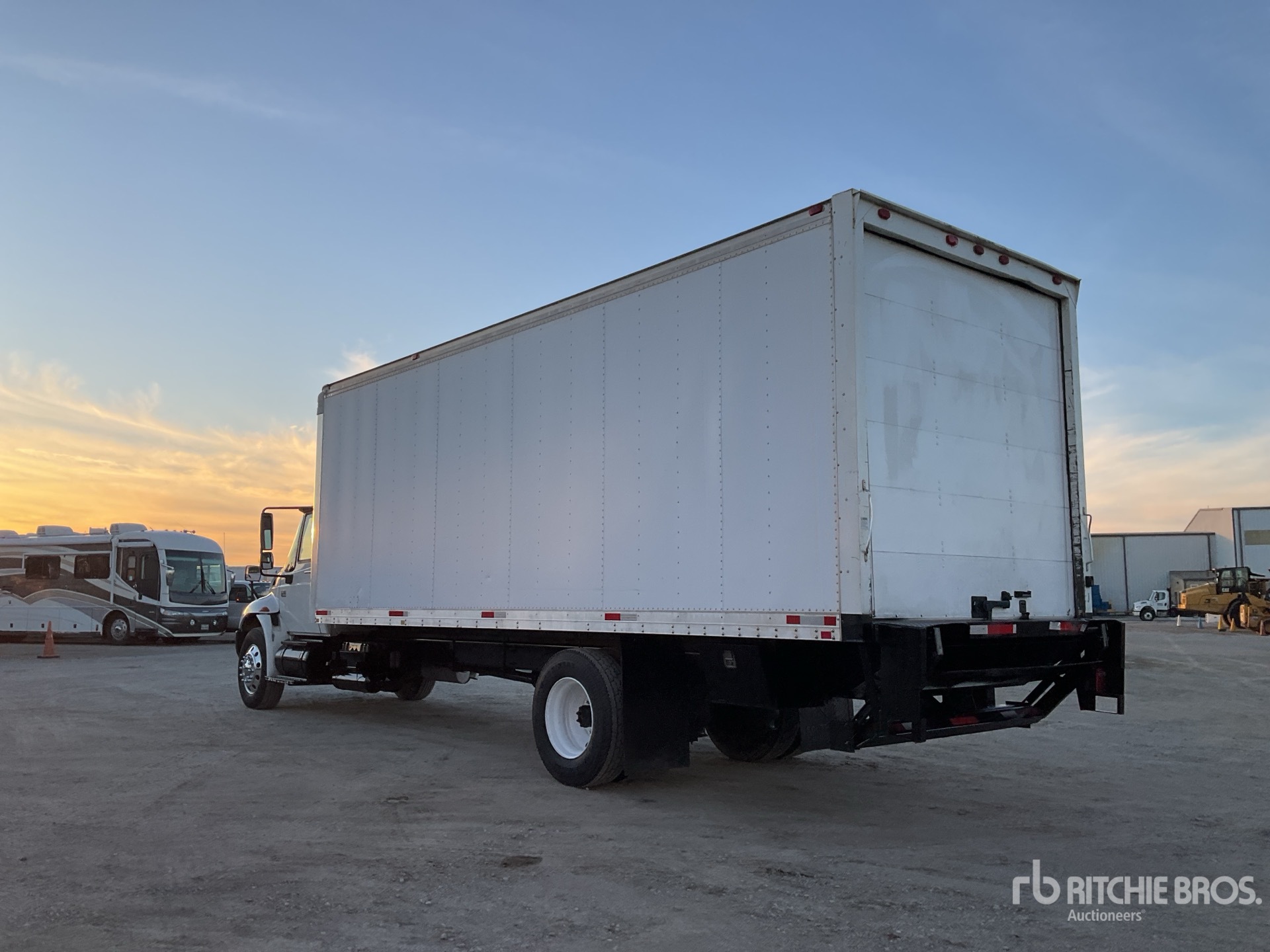 General Appearance with Bild, Ecke hinten links