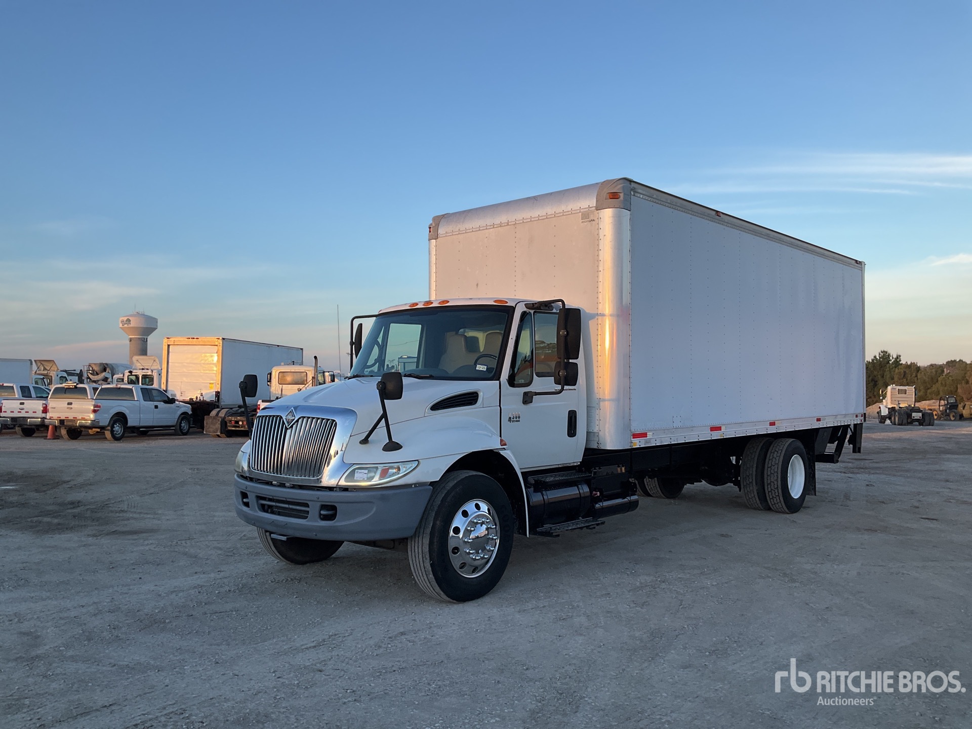 General Appearance with Bild, Ecke vorne links