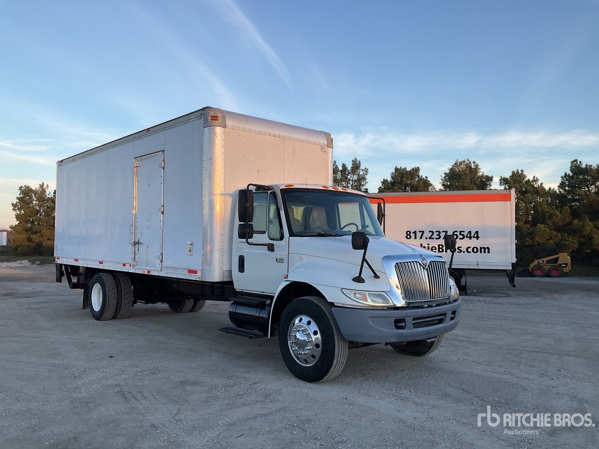 General Appearance with Bild, Ecke vorne rechts