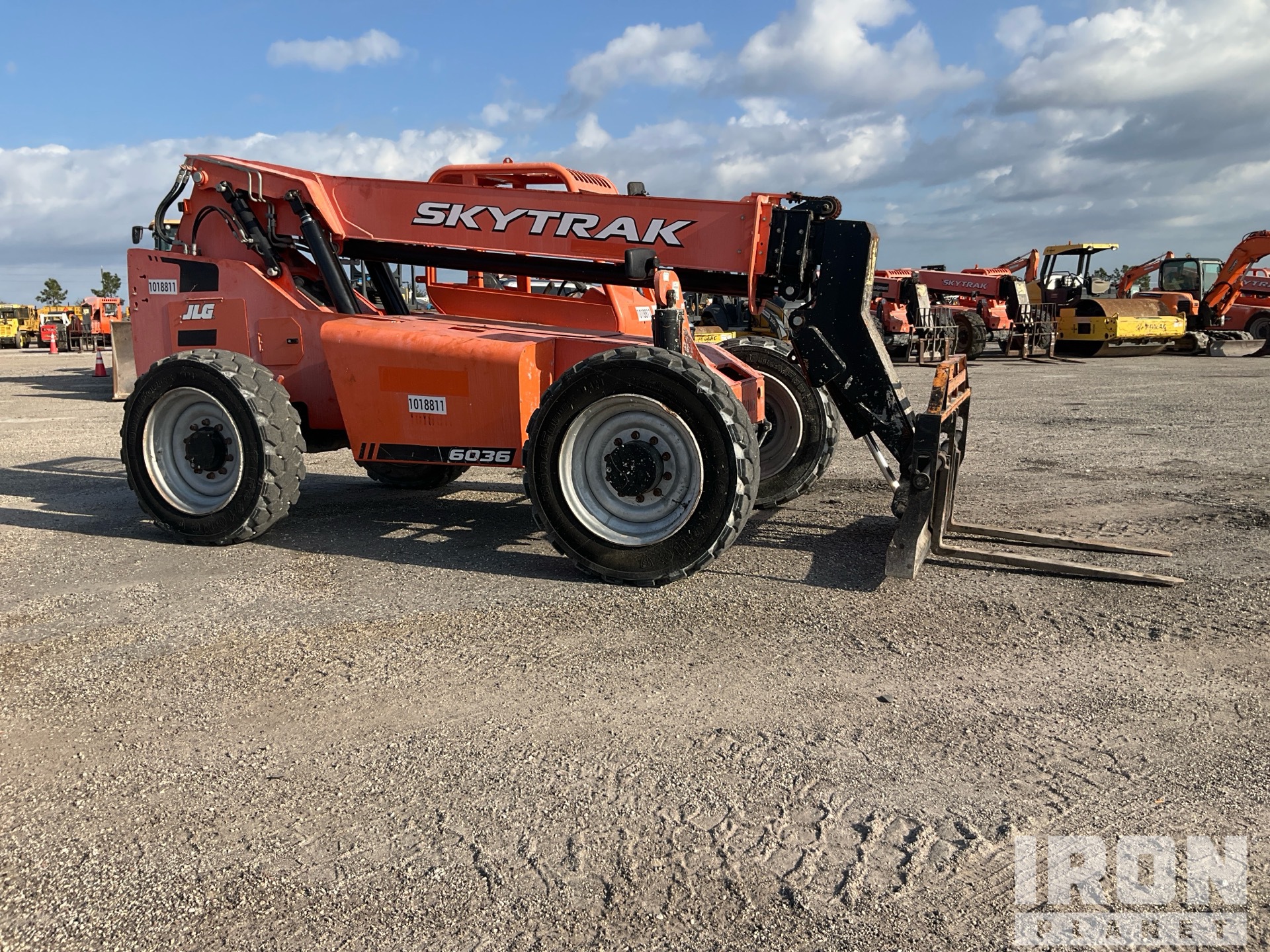 General Appearance with Bild, Ecke vorne rechts