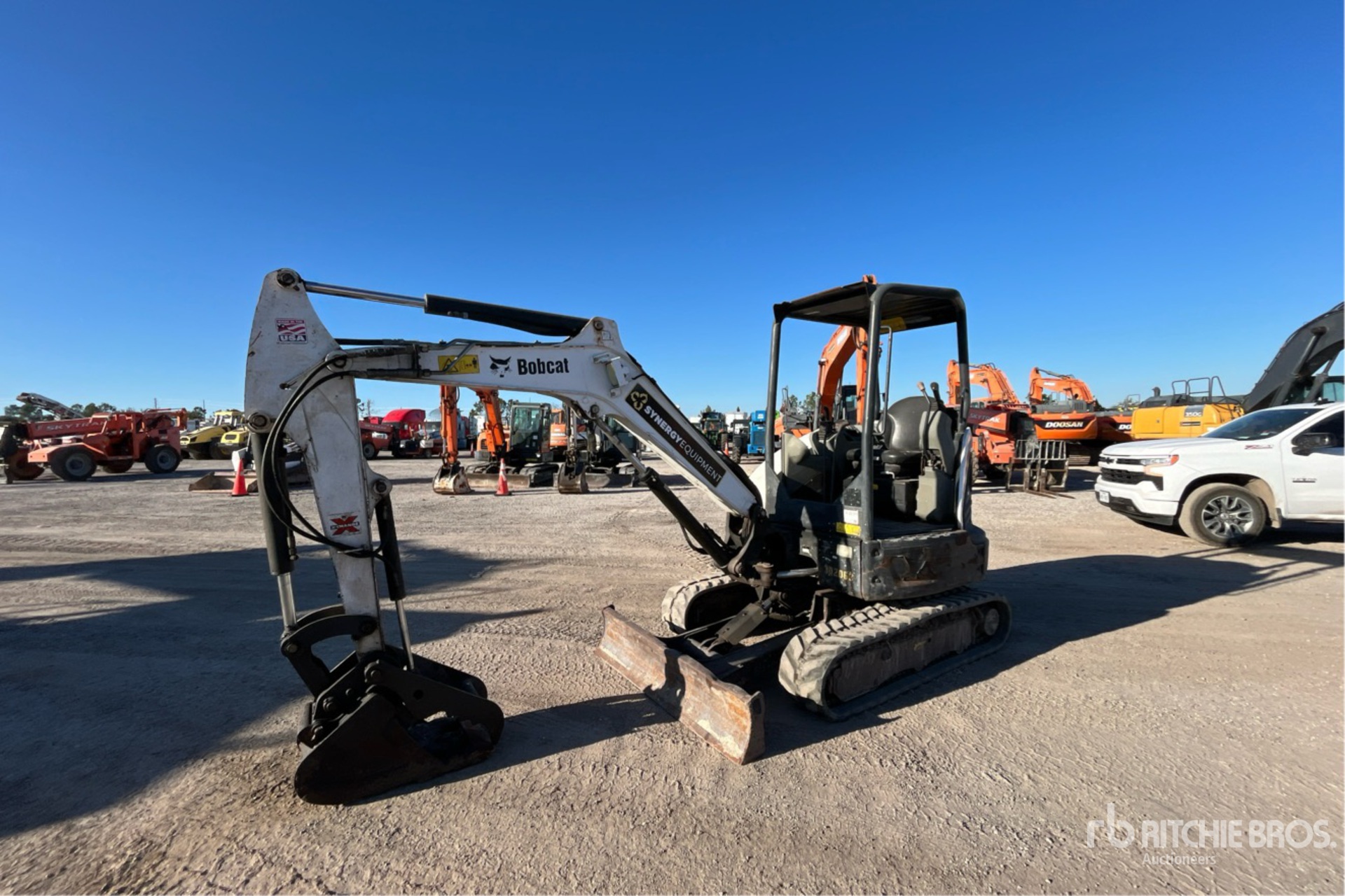 General Appearance with Picture, Left Front Corner