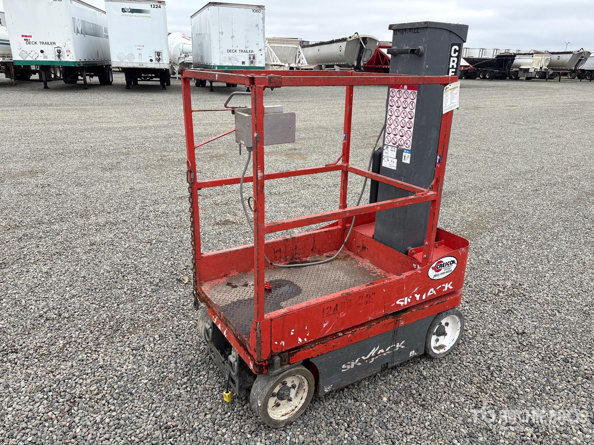 General Appearance with Picture, Left Front Corner