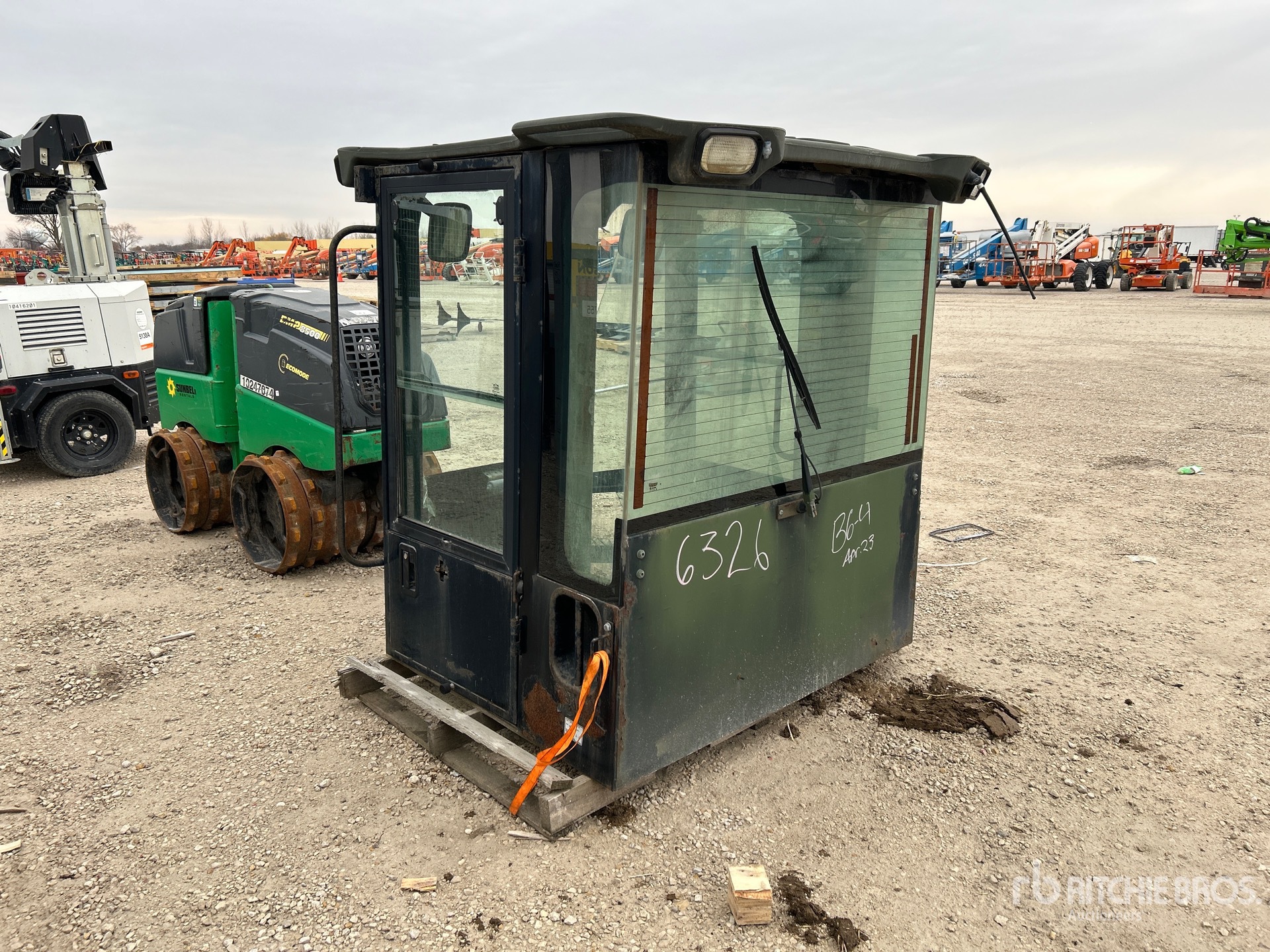 General Appearance with Picture, Left Rear Corner