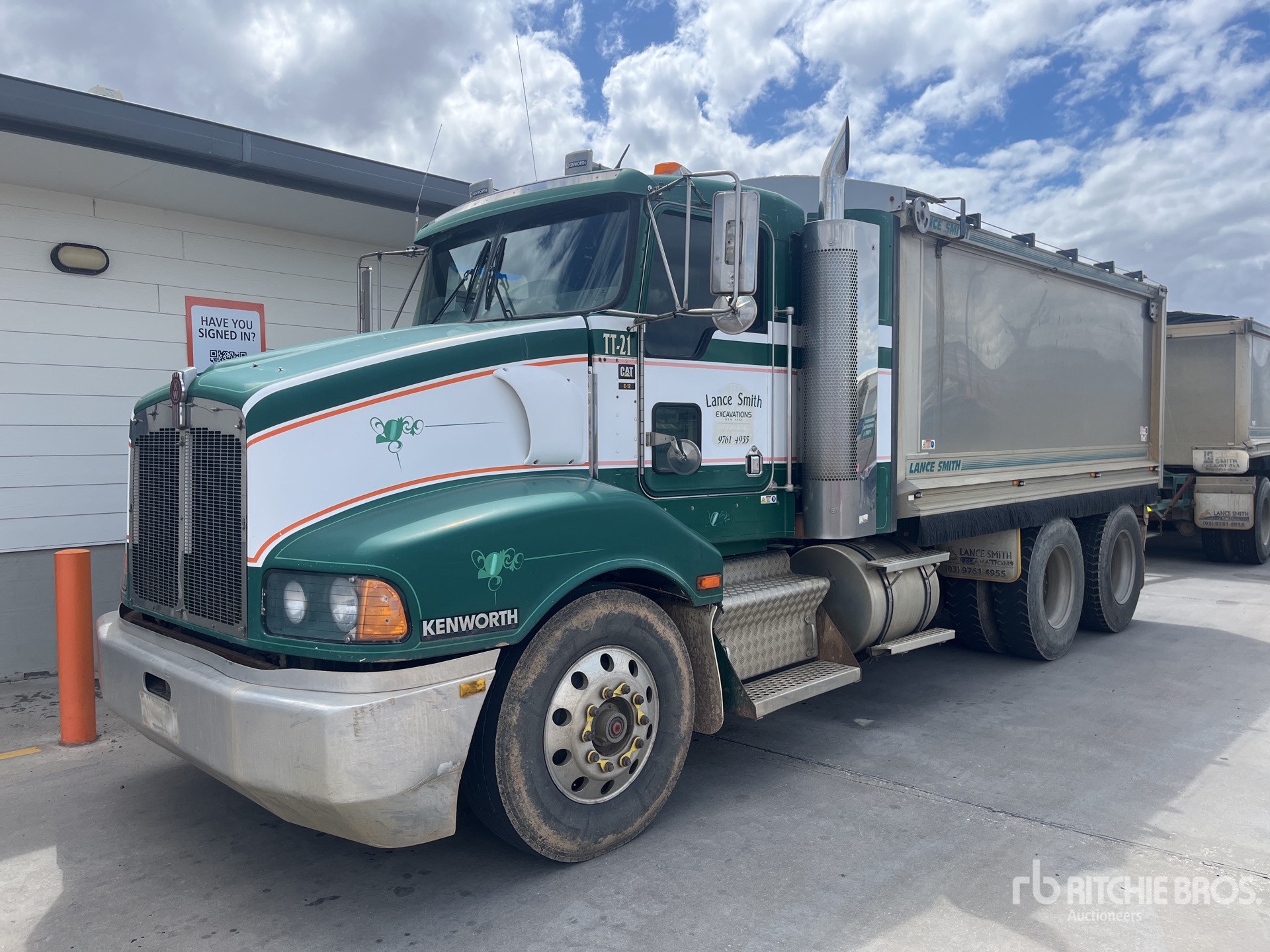 General Appearance with Picture, Left Front Corner