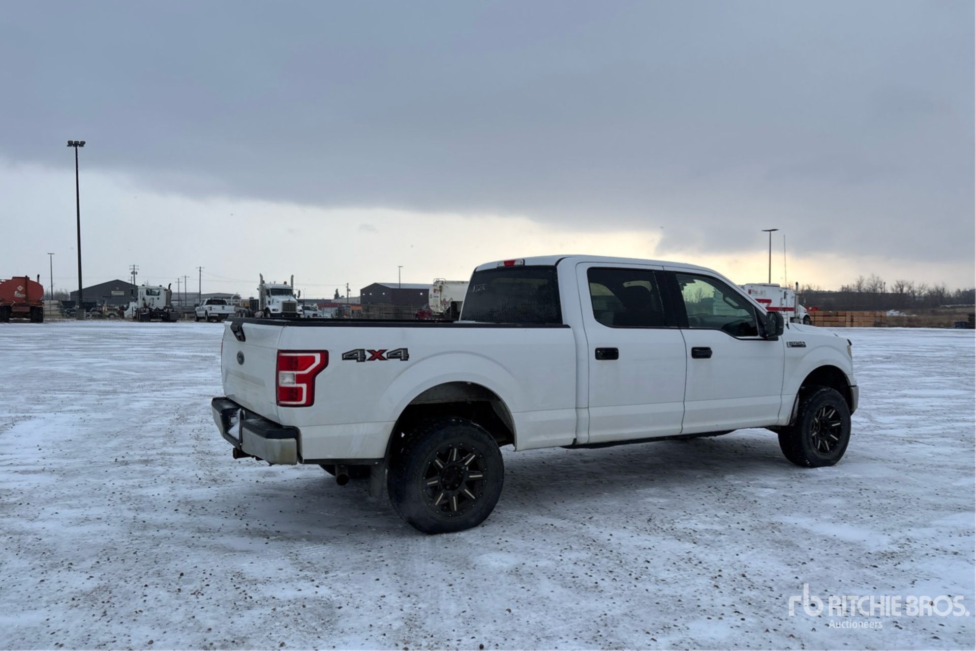 General Appearance with Foto, angolo anteriore sinistro