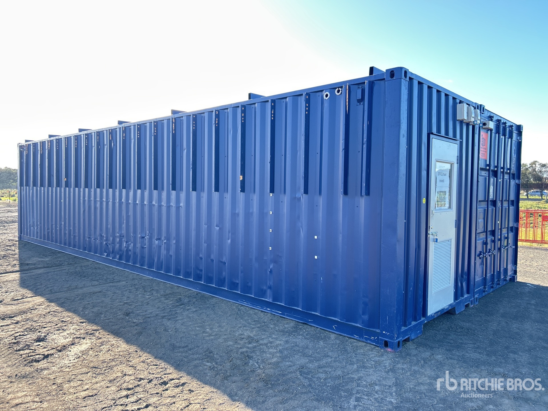 Aspect général with Image, coin avant droit