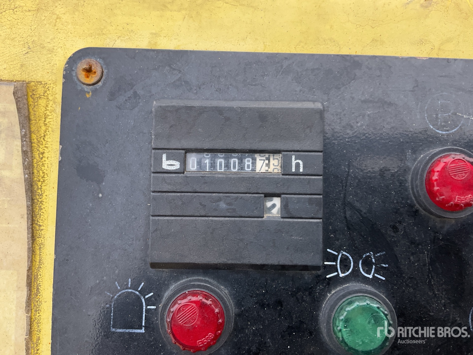 General Appearance with Hour Meter / Odometer