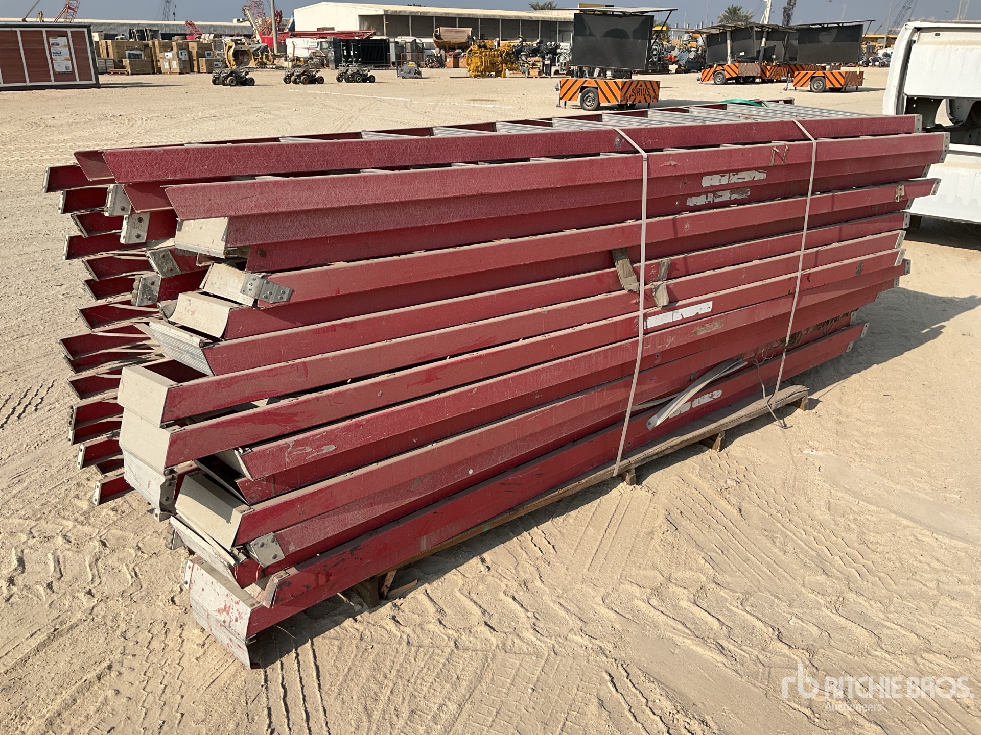 Aspect général with Image, coin arrière droit