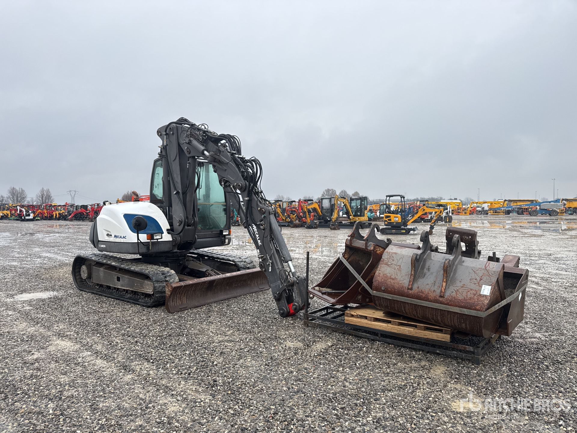 General Appearance with Picture, Right Front Corner