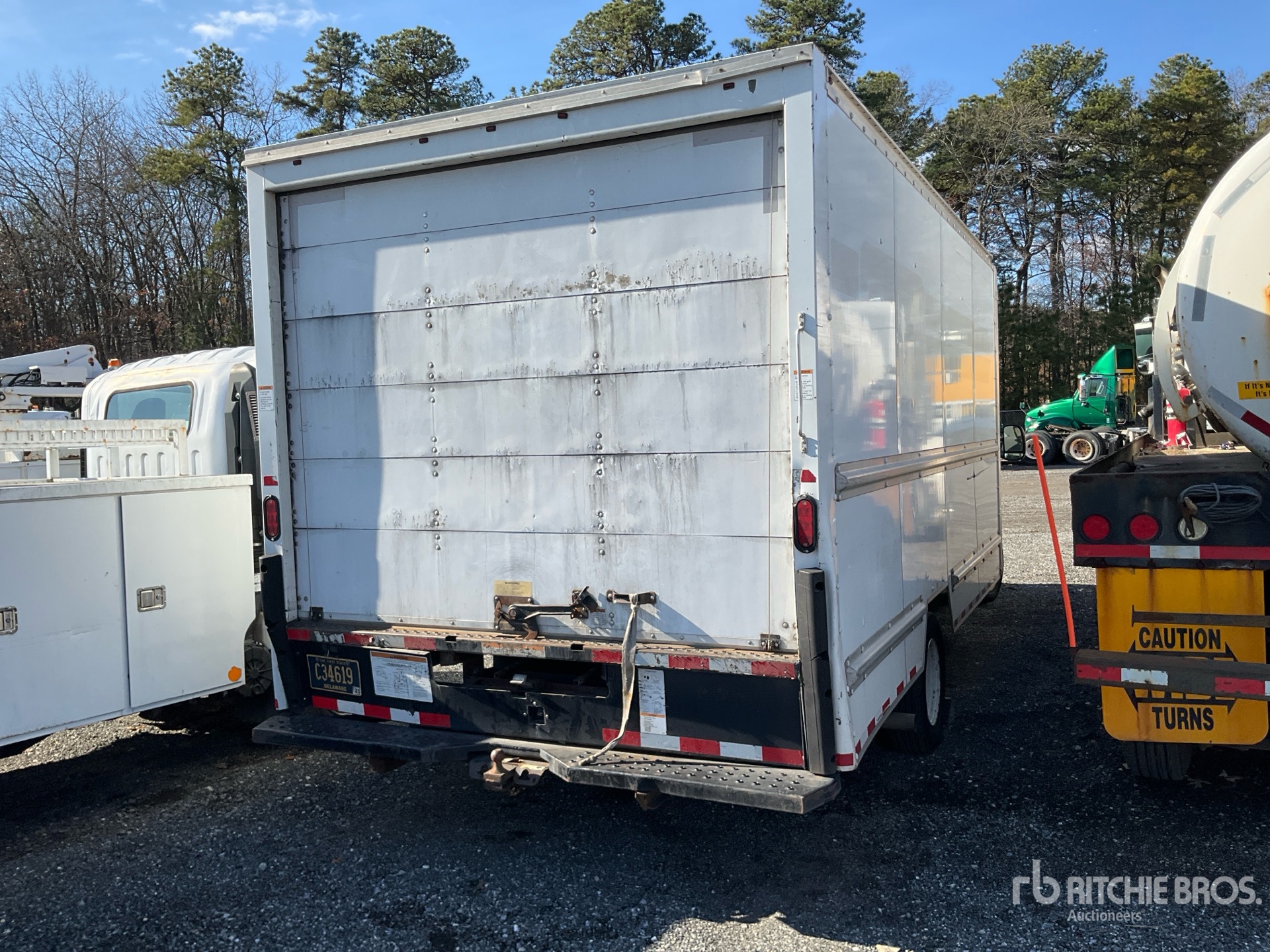 Aspect général with Image, coin arrière droit