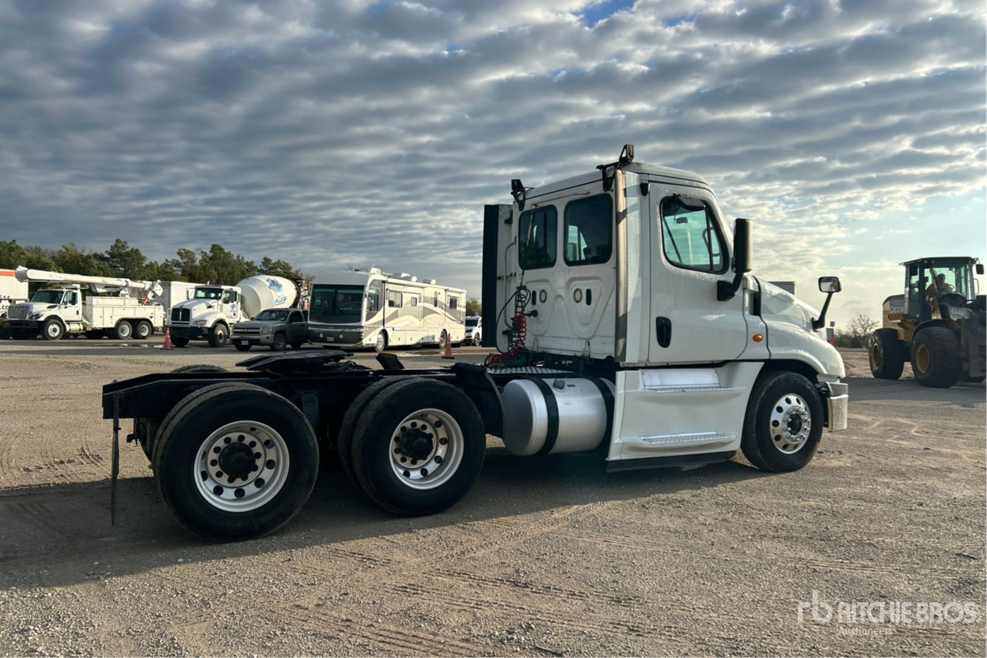 General Appearance with Imagen: esquina trasera derecha