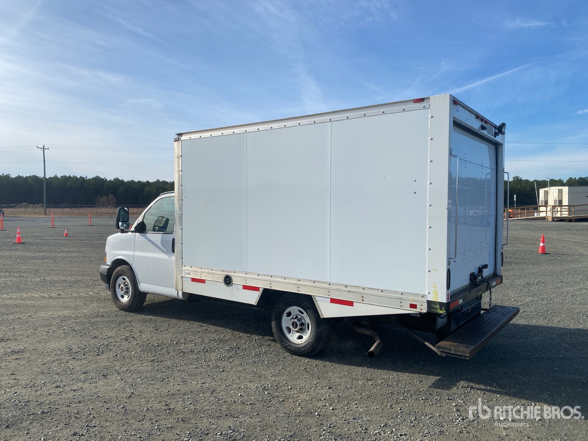 Aspect général with Image, coin arrière gauche