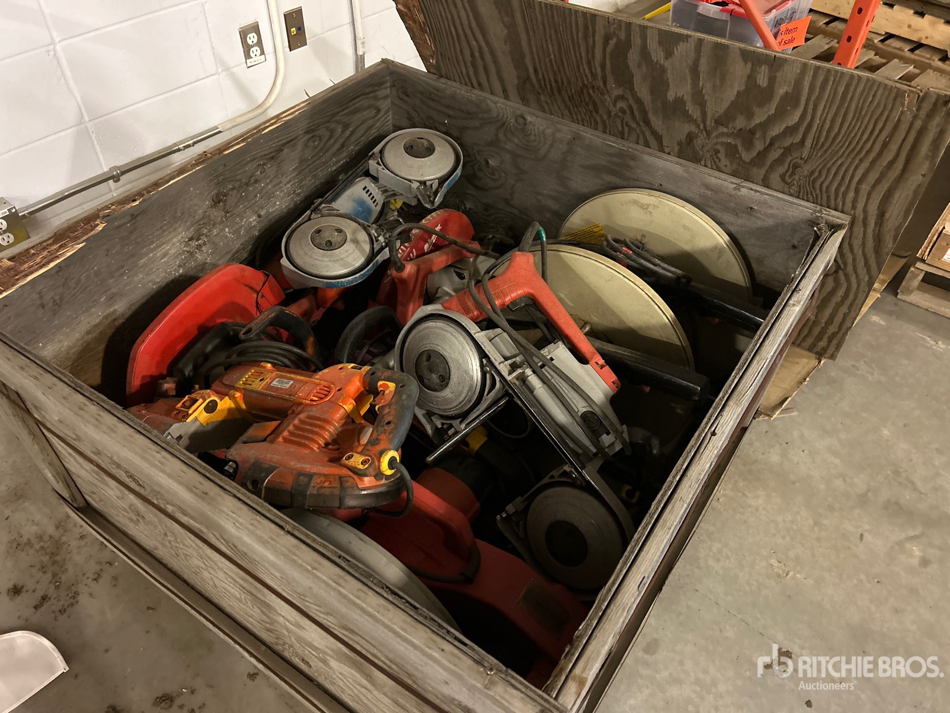 General Appearance with Image, coin avant droit