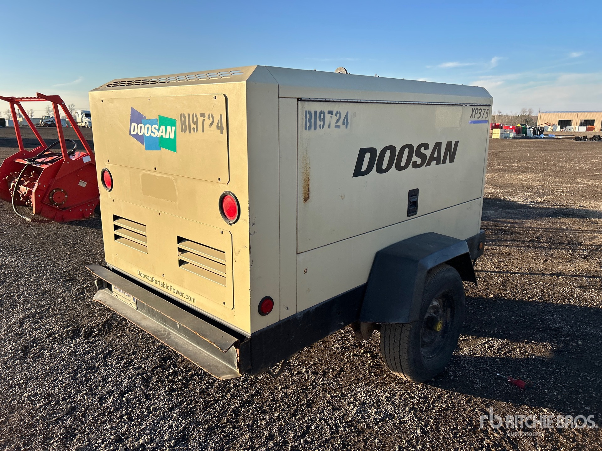 General Appearance with Imagen: esquina trasera derecha